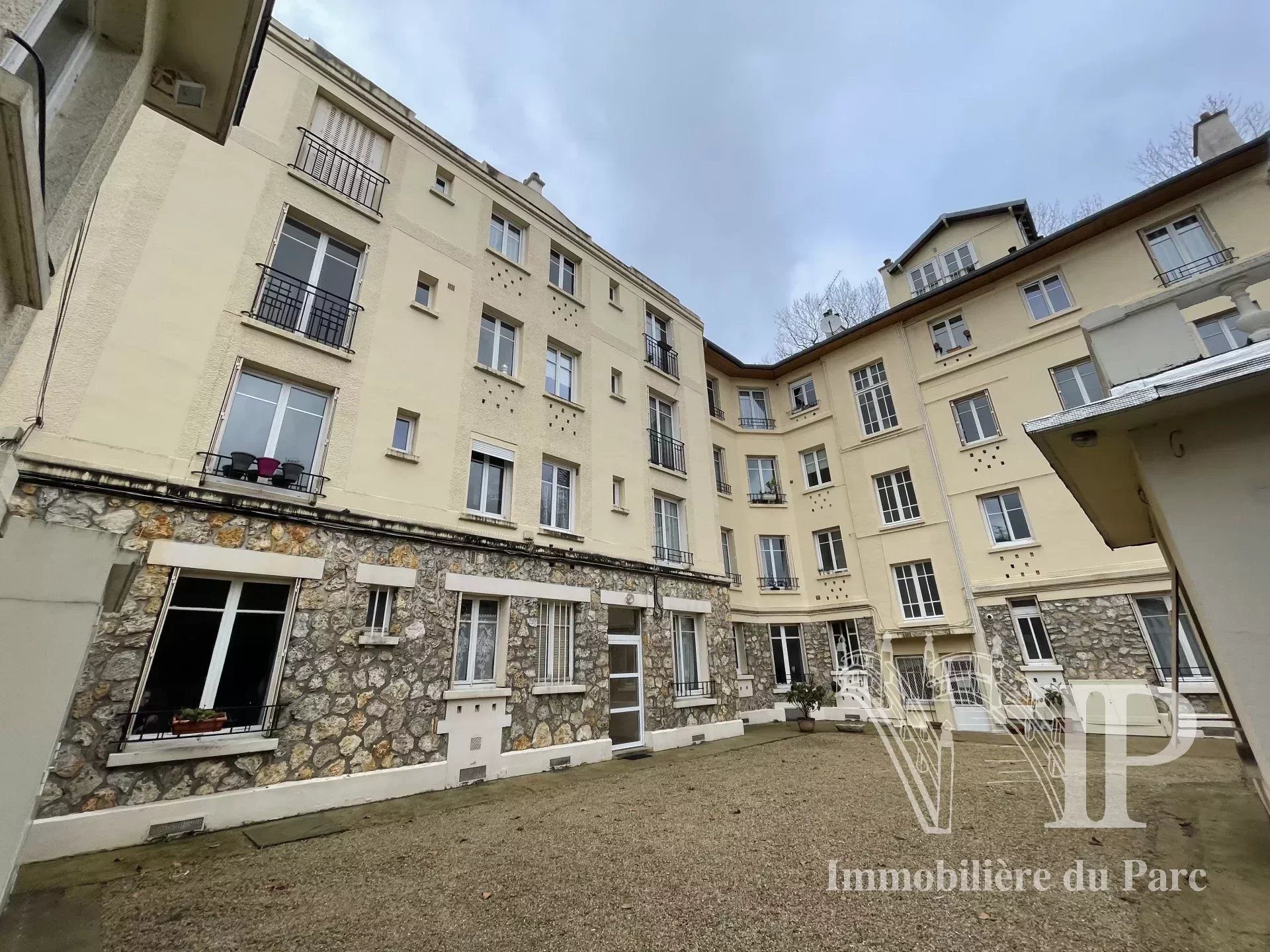 Condominio nel Le Vesinet, Ile-de-France 12366453