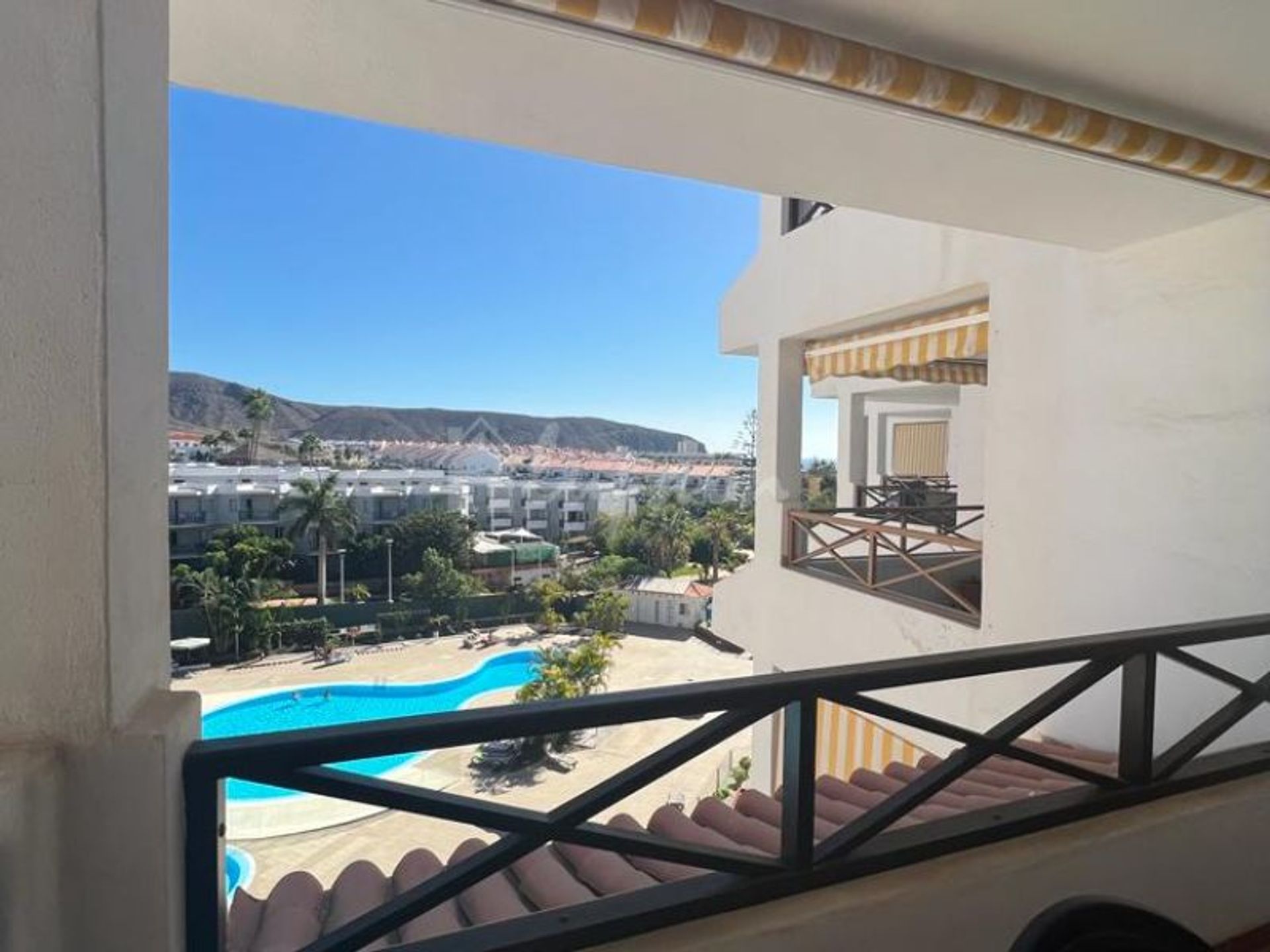 Condominium in Los Cristianos, Canarias 12368075