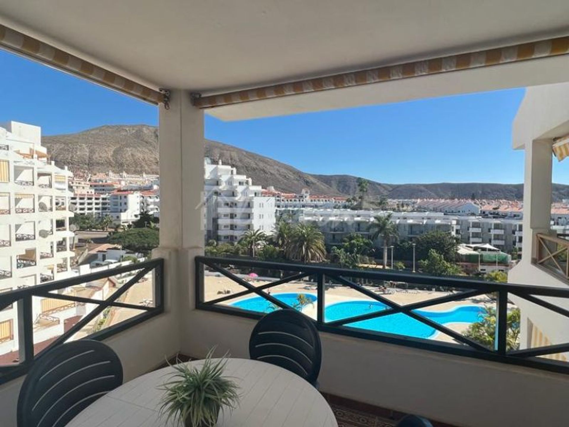 Condominium in Los Cristianos, Canarias 12368075