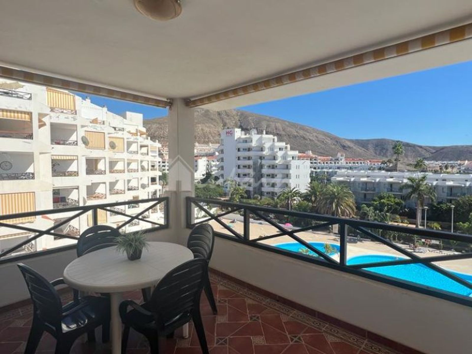 Condominium in Los Cristianos, Canarias 12368075