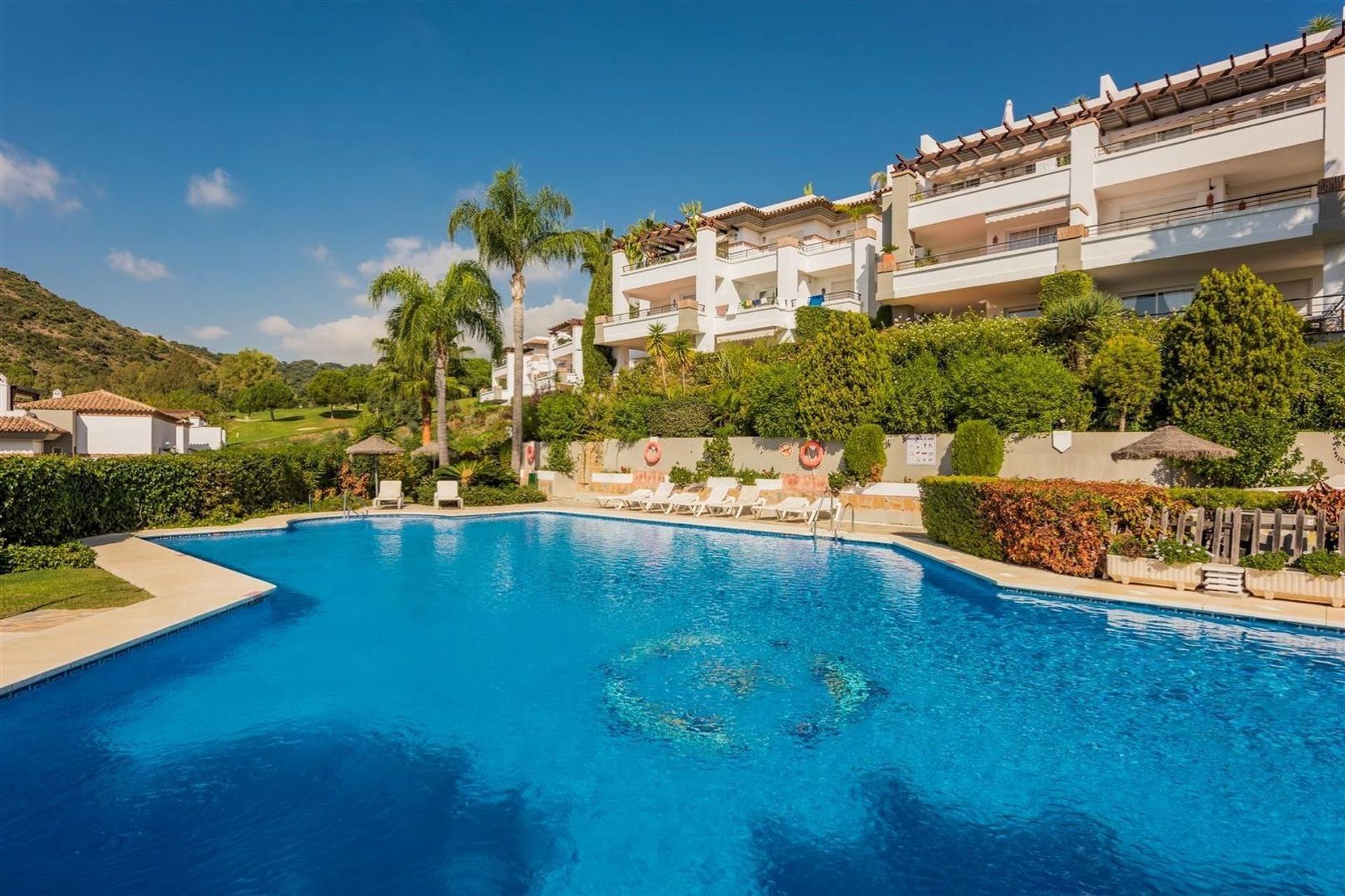 Condominium in Benahavis, Andalusia 12368194