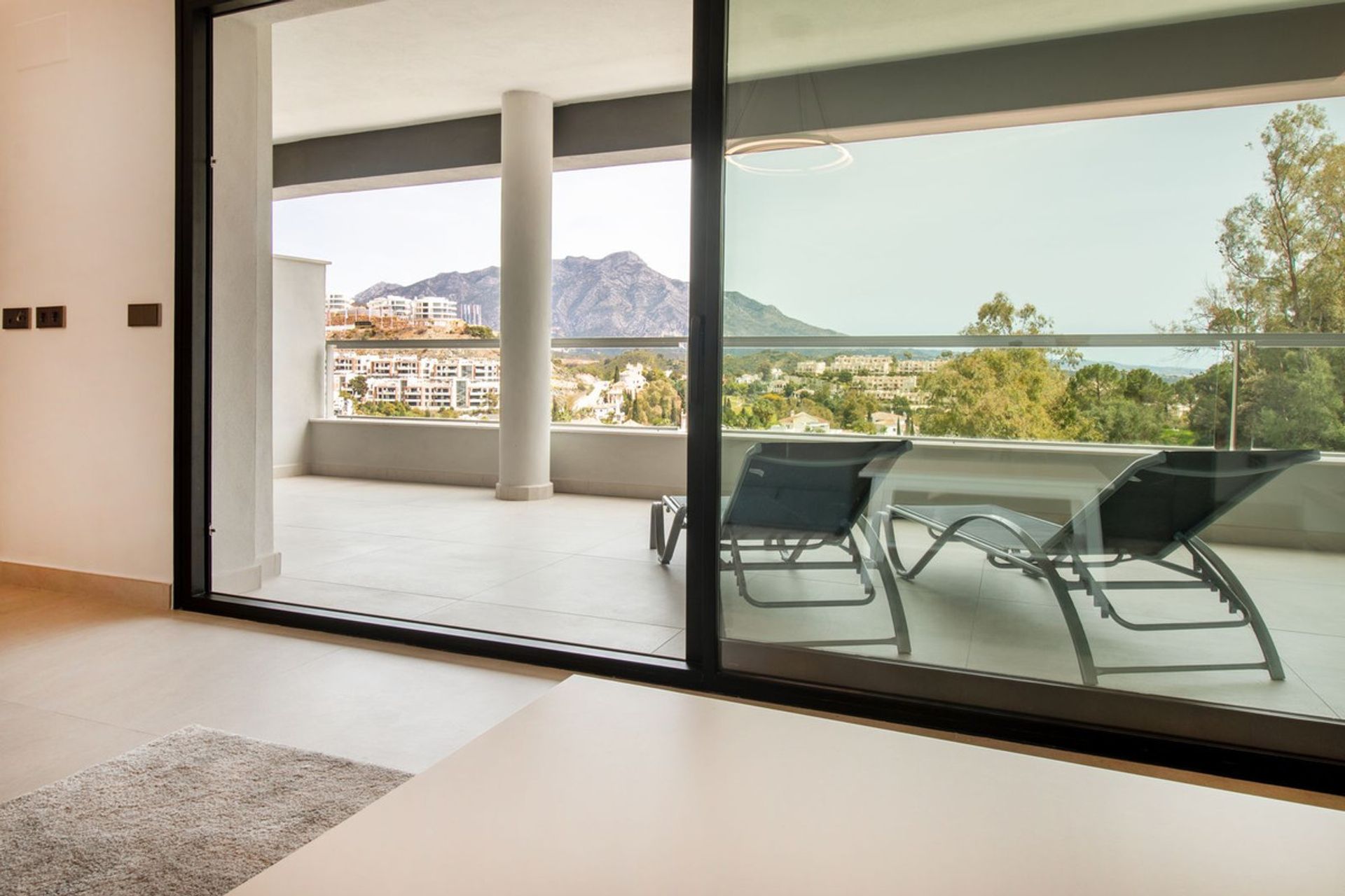 Condominium in Benahavis, Andalusia 12368404