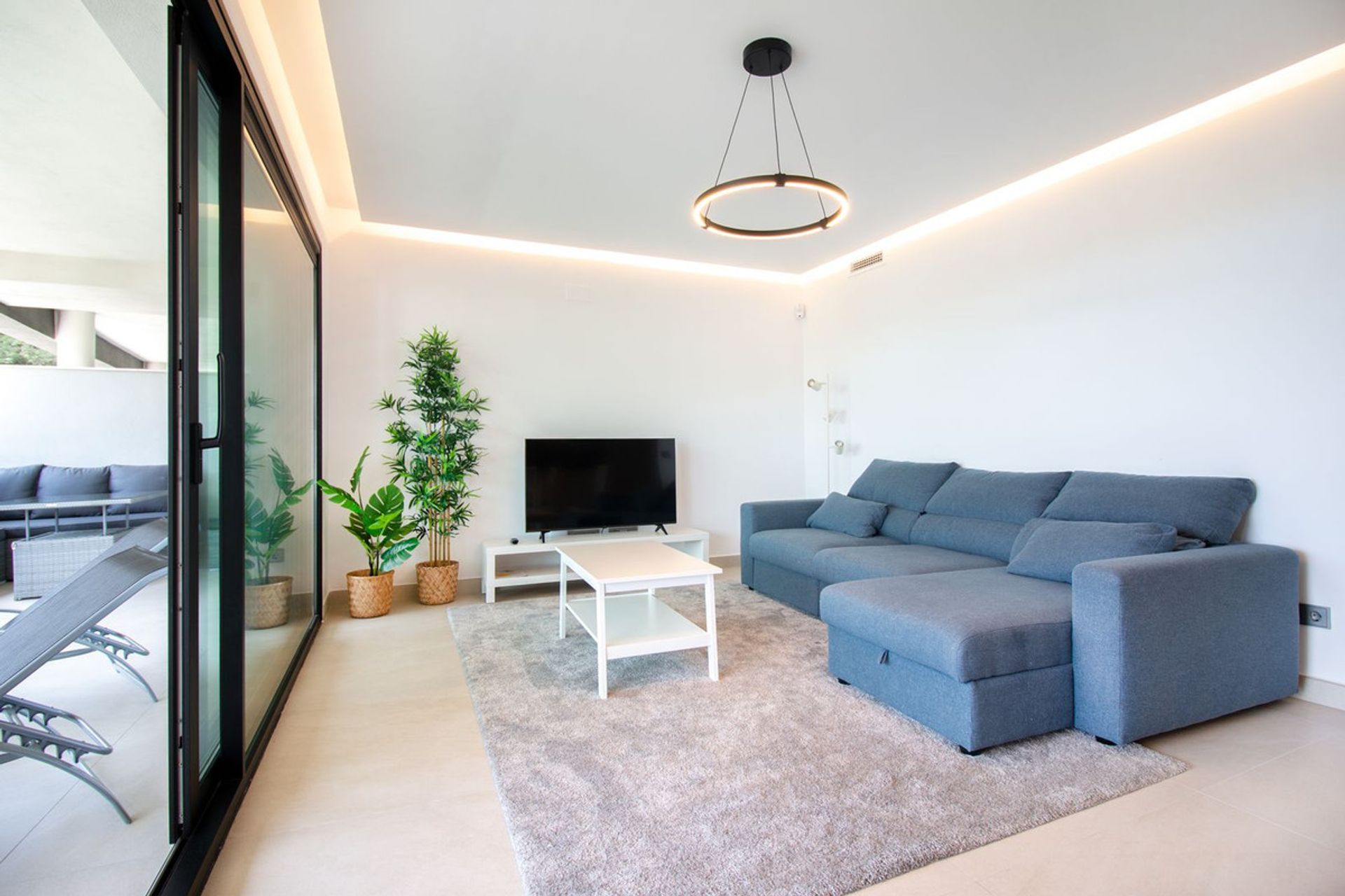 Condominium in Benahavis, Andalusia 12368404