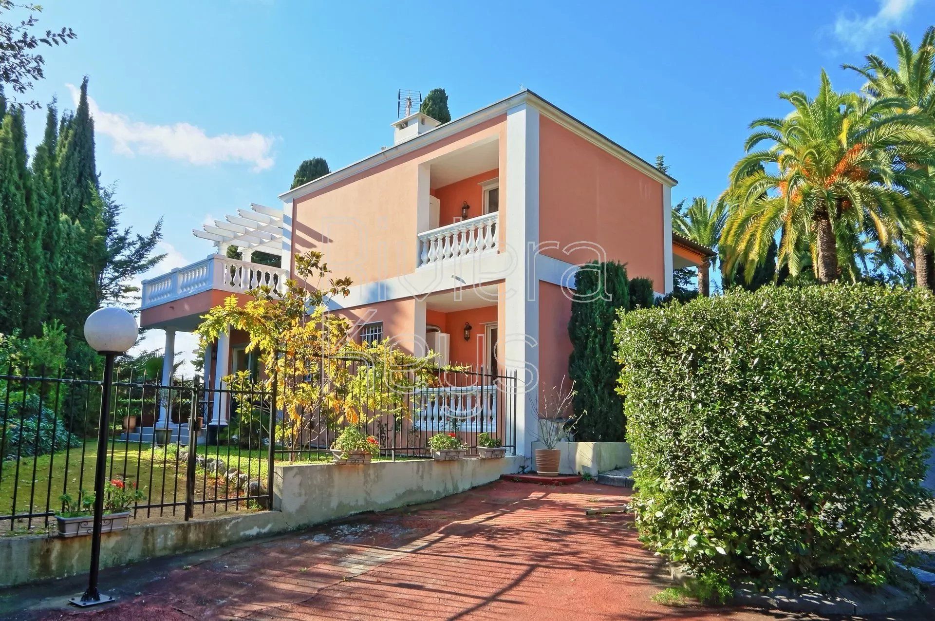 Haus im Cagnes-sur-Mer, Alpes-Maritimes 12369178