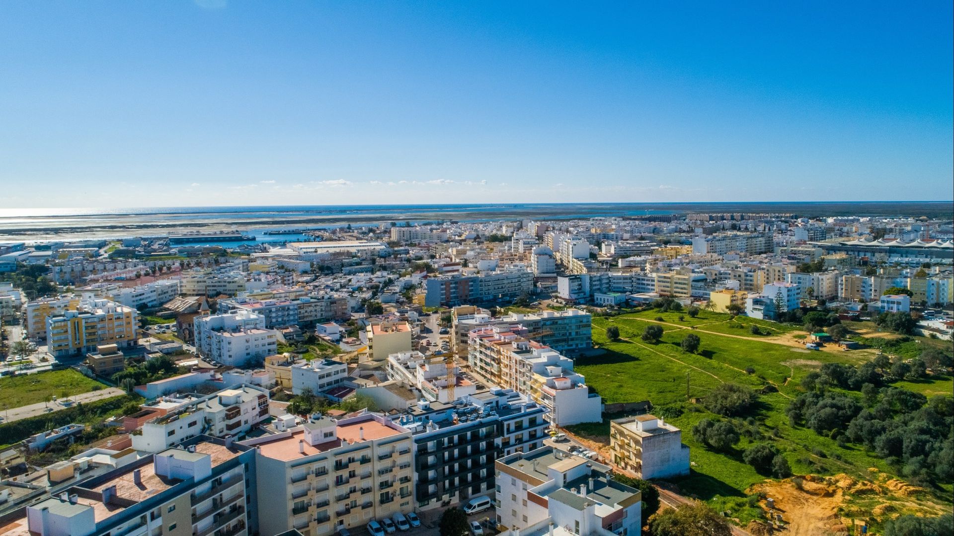 Condominium in Olhão, Faro District 12371509