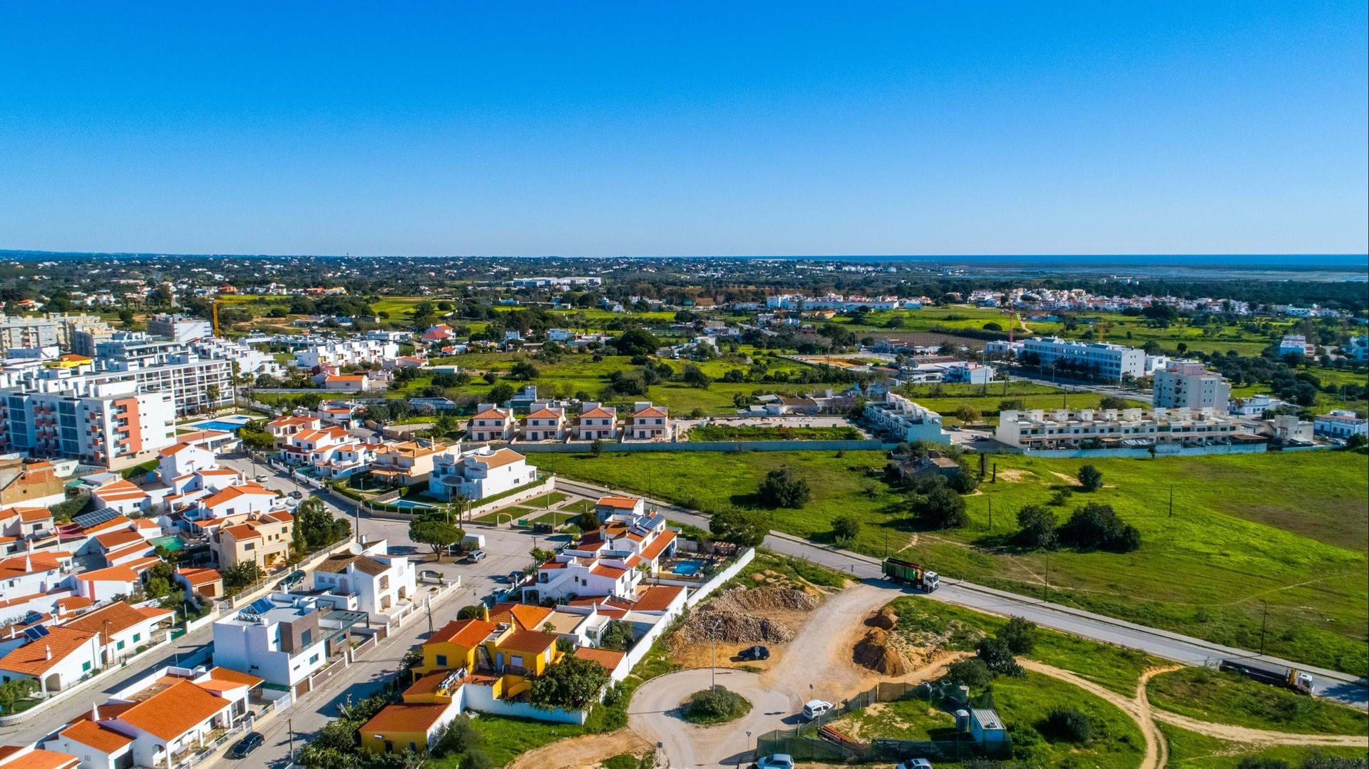 Condominium in Olhão, Faro District 12371509