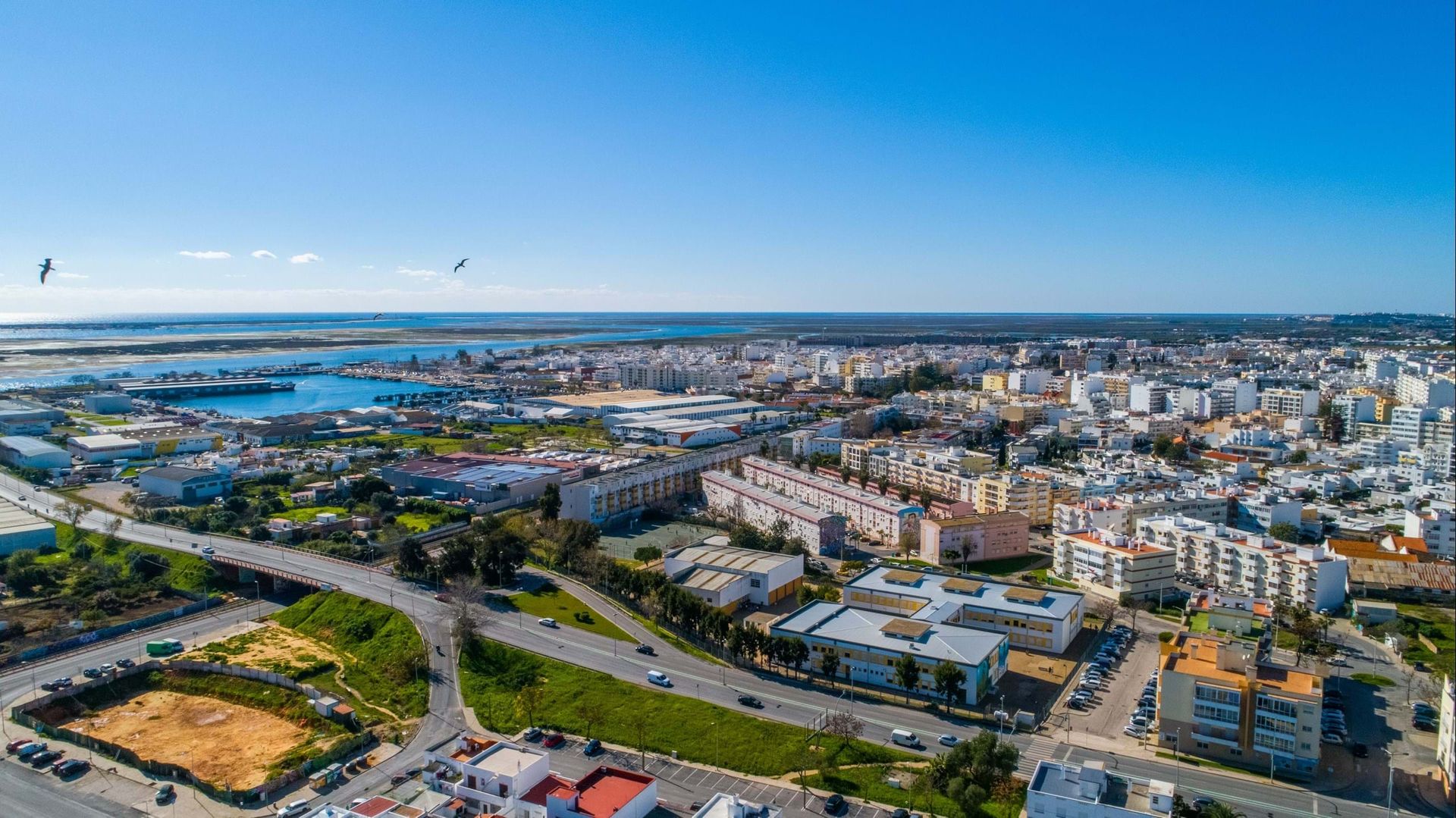 Condominium in Olhão, Faro District 12371524