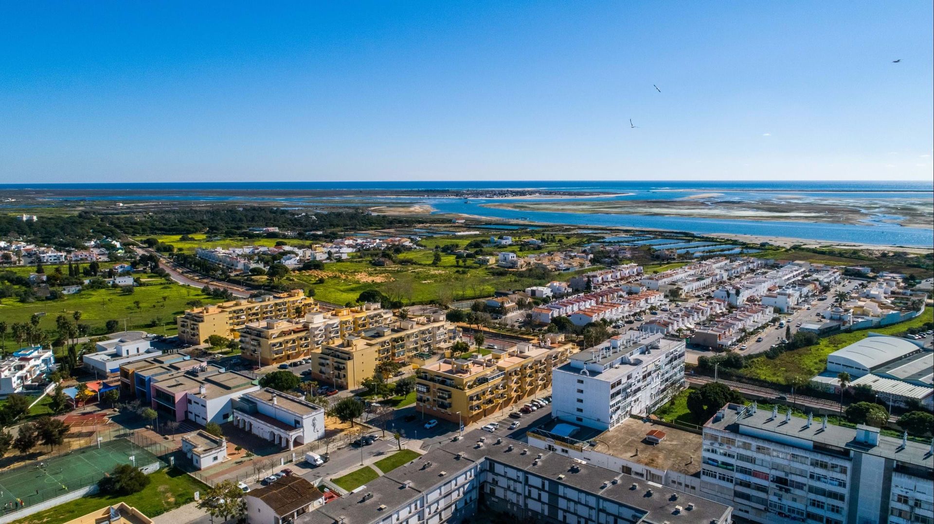 Condominium in Olhão, Faro District 12371526