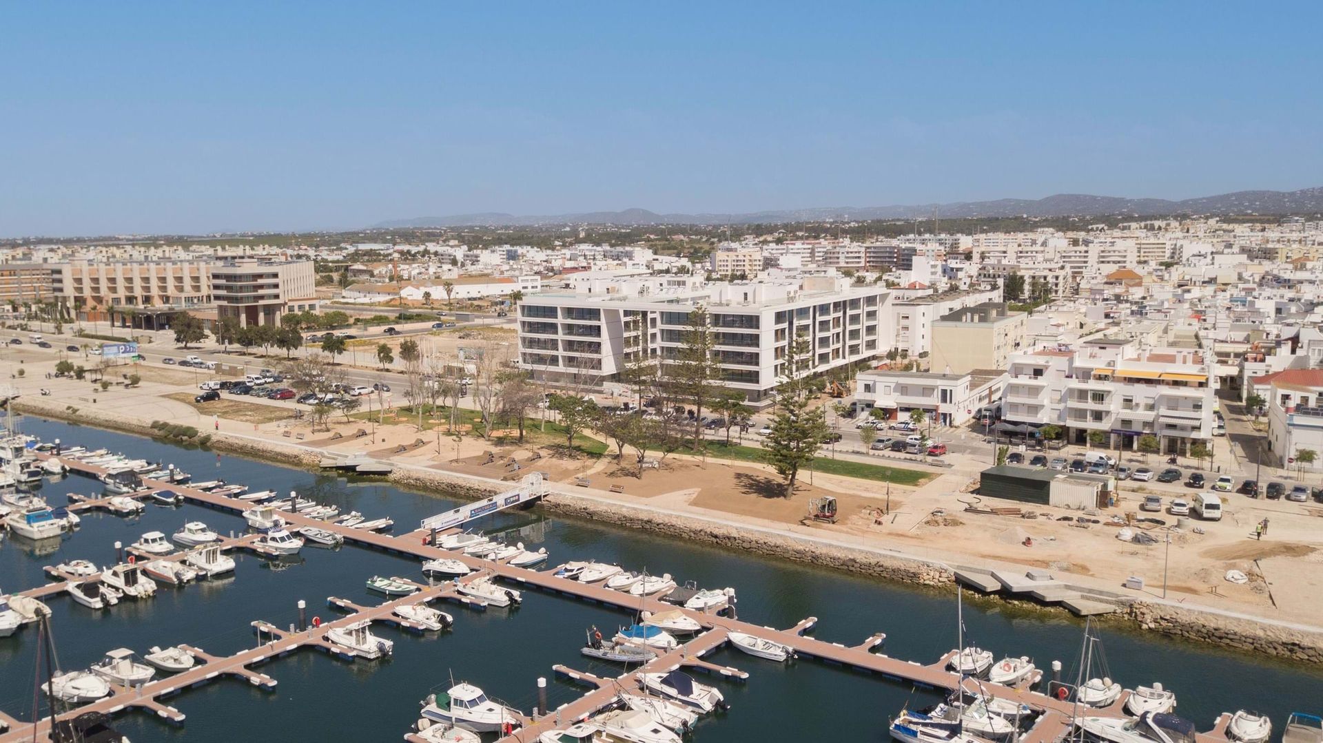 Condominium in Olhão, Faro District 12371536