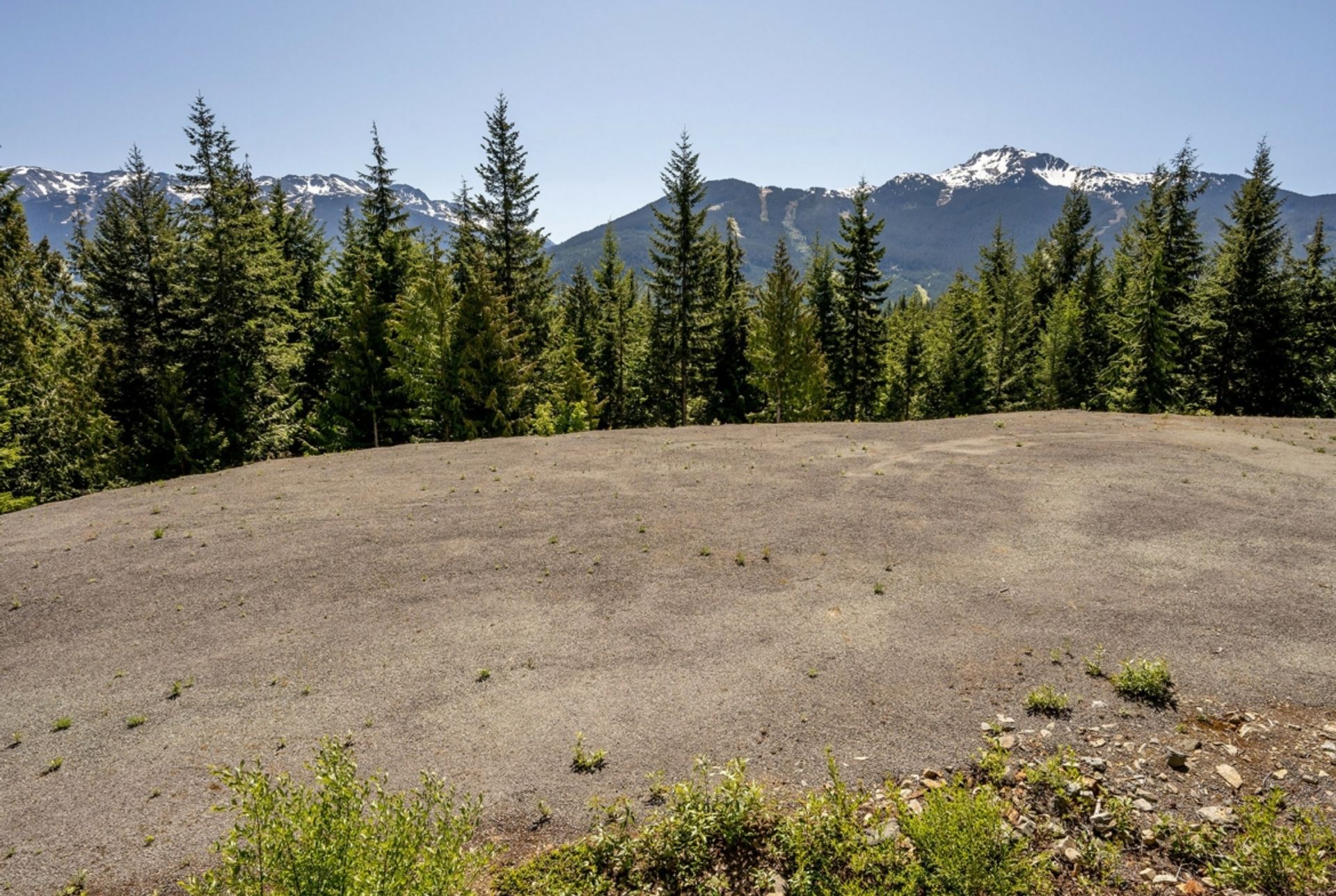 Terre dans Whistler, British Columbia 12372312