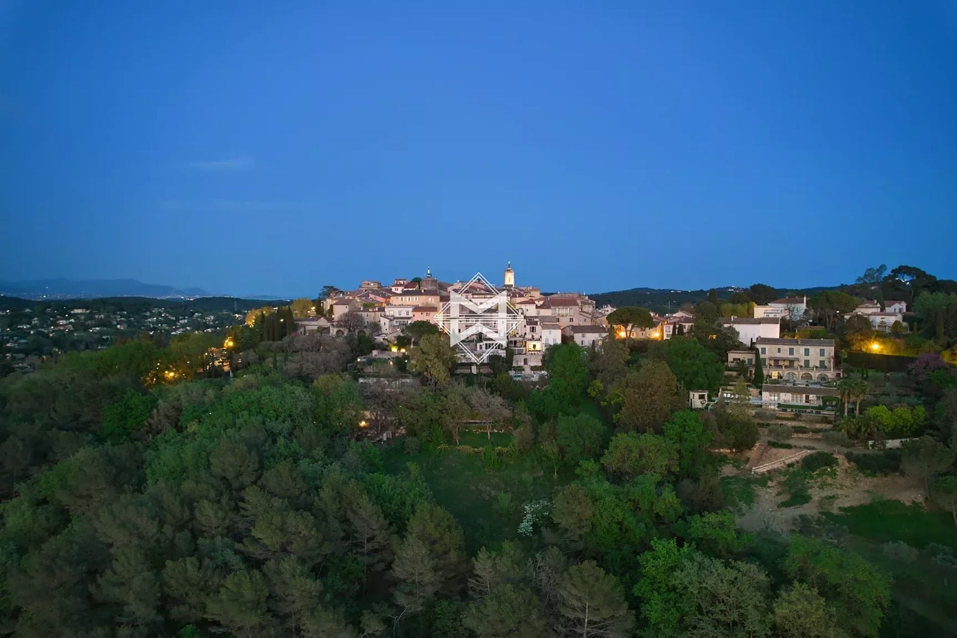 Talo sisään Mougins, Alpes-Maritimes 12374881