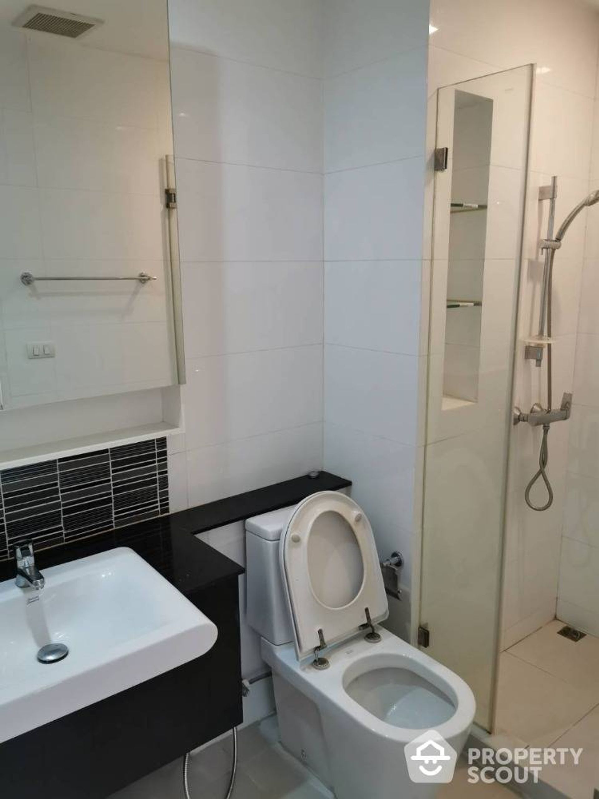 Condominio nel Divieto di Khlong Samrong, Samut Prakan 12375709