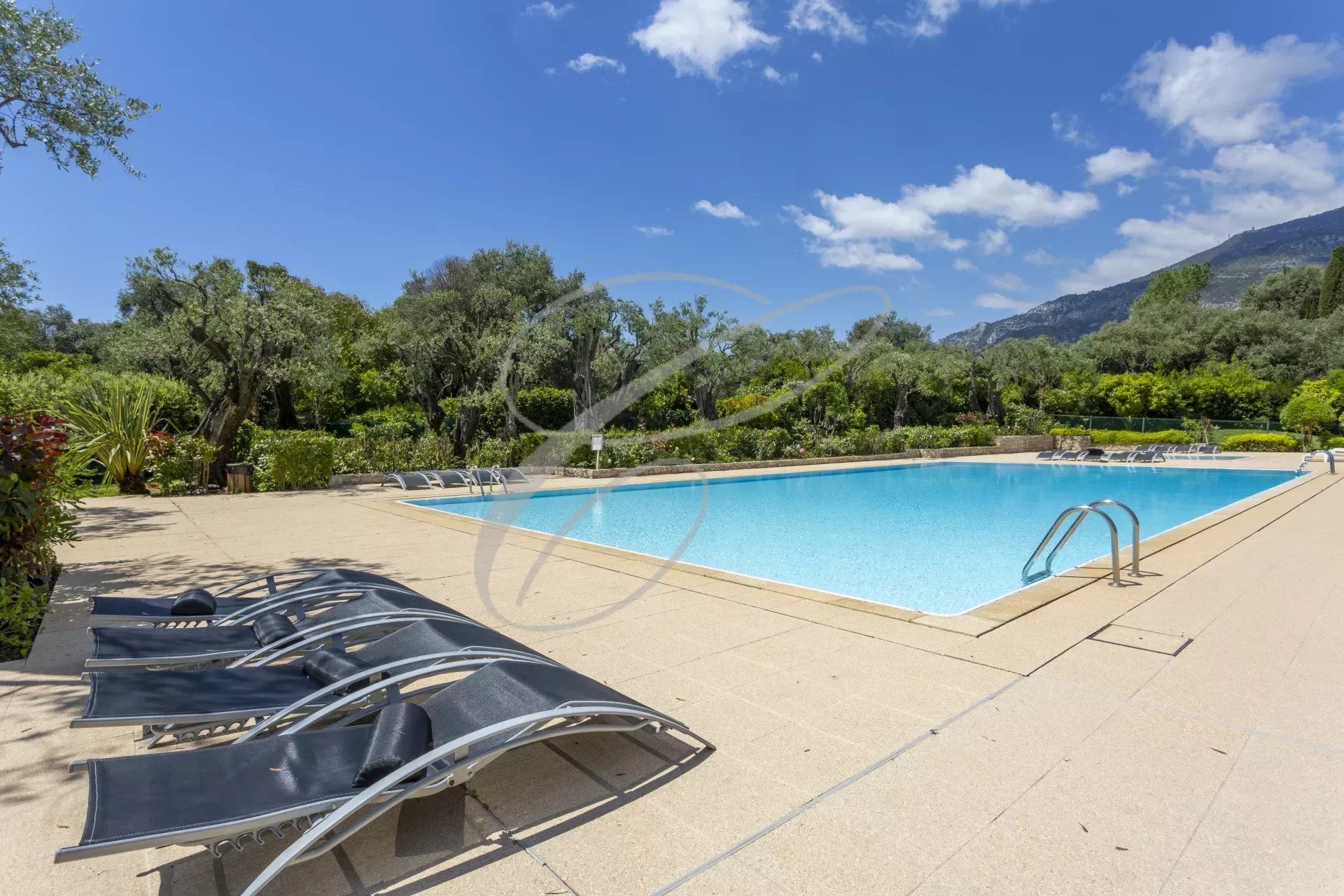 Кондоминиум в Cap Martin, Provence-Alpes-Cote d'Azur 12376335