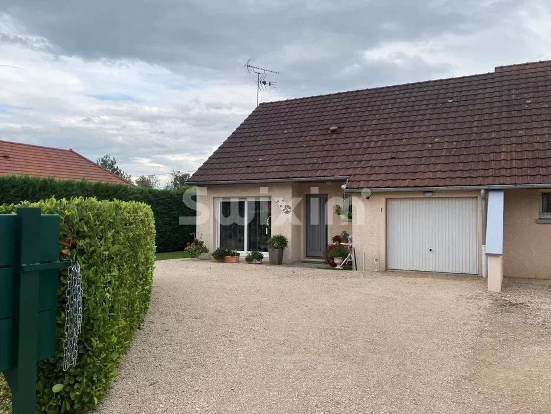 Talo sisään Lons-le-Saunier, Bourgogne-Franche-Comte 12376336