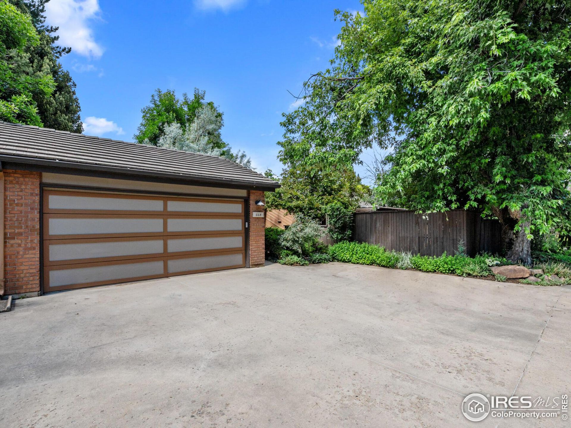 Condominium in Boulder, Colorado 12377471