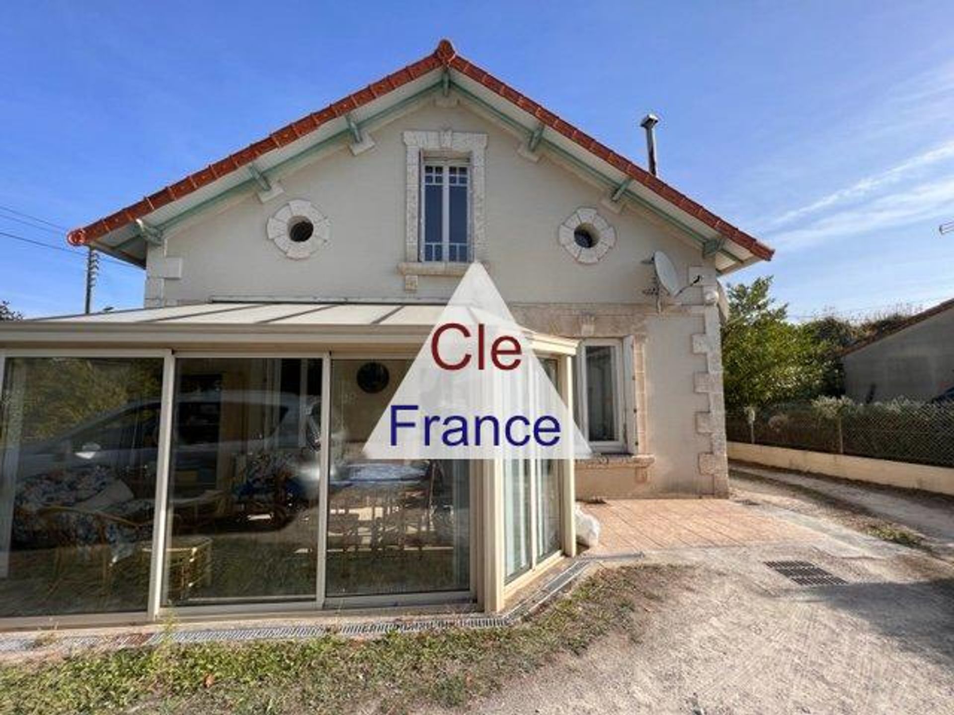 House in Magnac-sur-Touvre, Nouvelle-Aquitaine 12378012