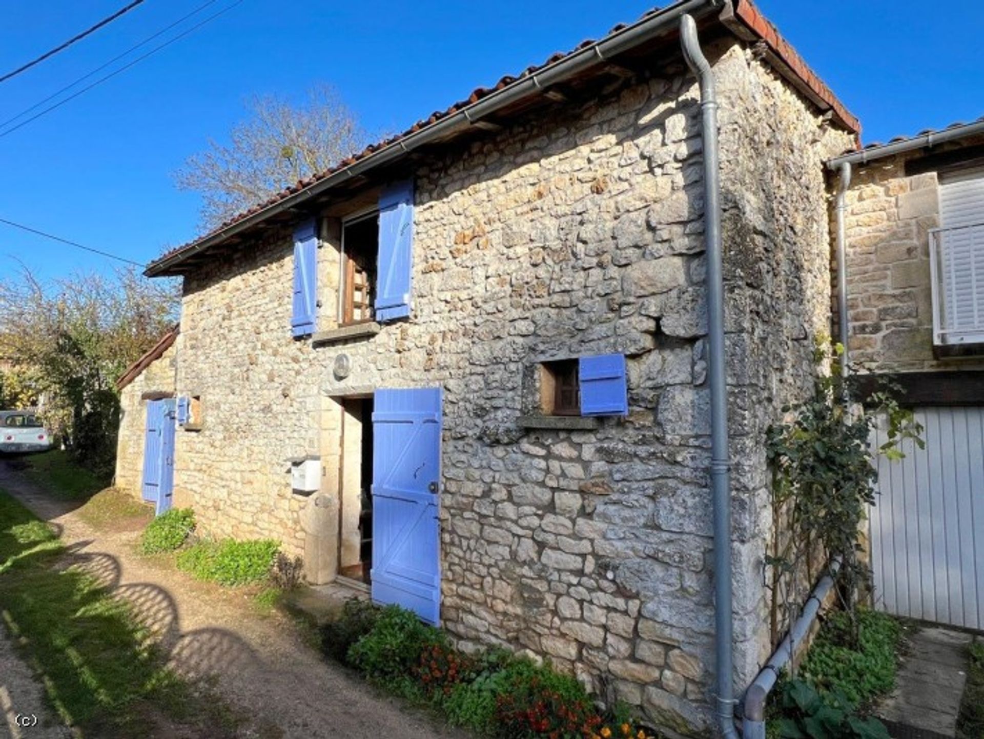 Hus i Ruffec, Nouvelle-Aquitaine 12379841