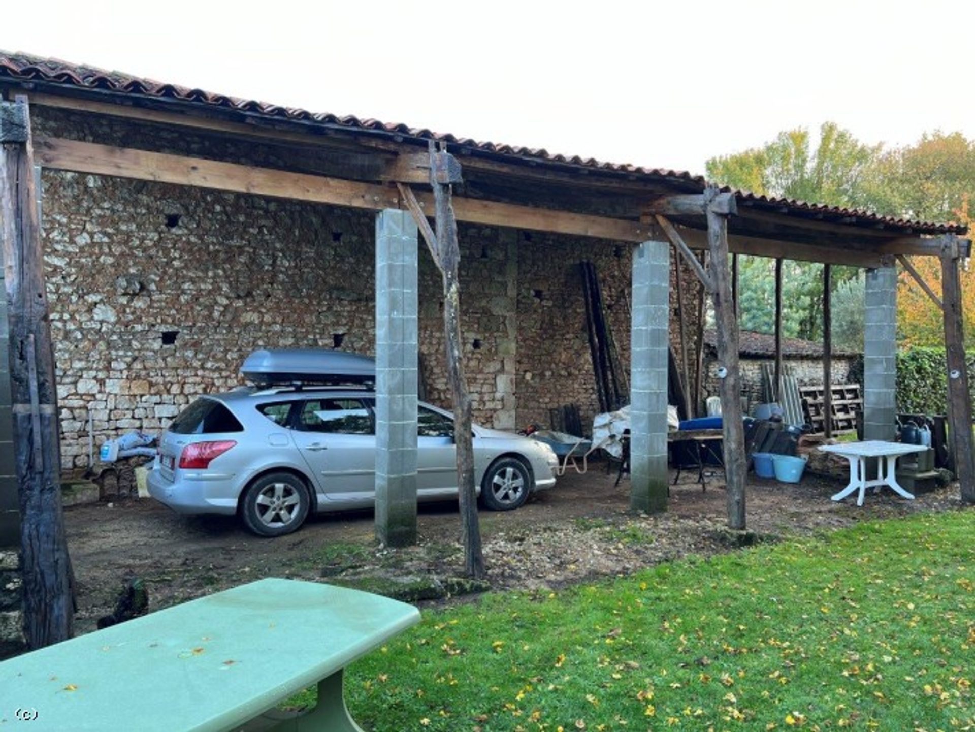 Hus i Ruffec, Nouvelle-Aquitaine 12379841