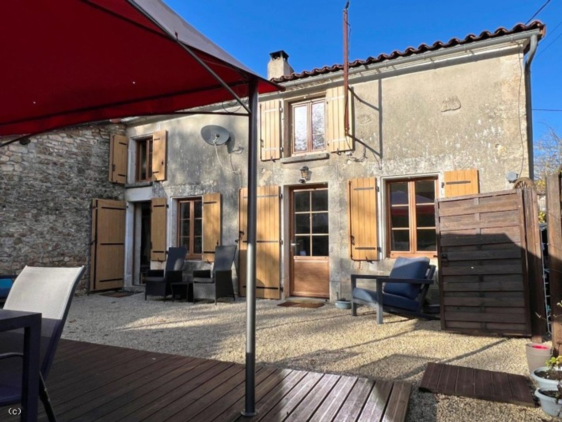 Hus i Ruffec, Nouvelle-Aquitaine 12379841