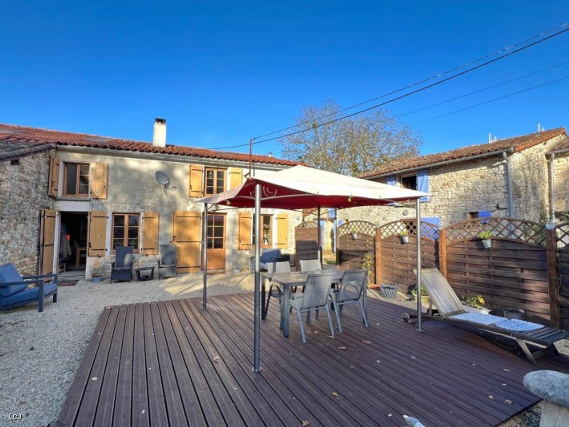 Hus i Ruffec, Nouvelle-Aquitaine 12379841