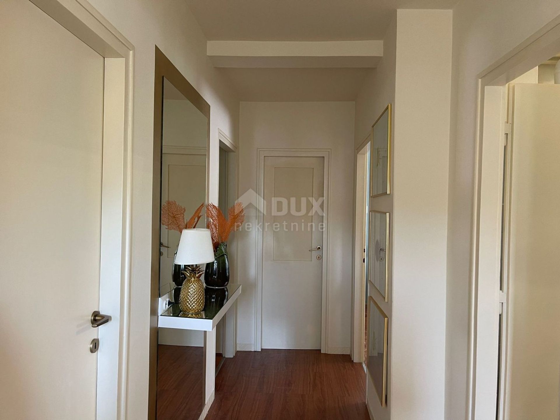 Condominio en Pula, Istarska županija 12382083