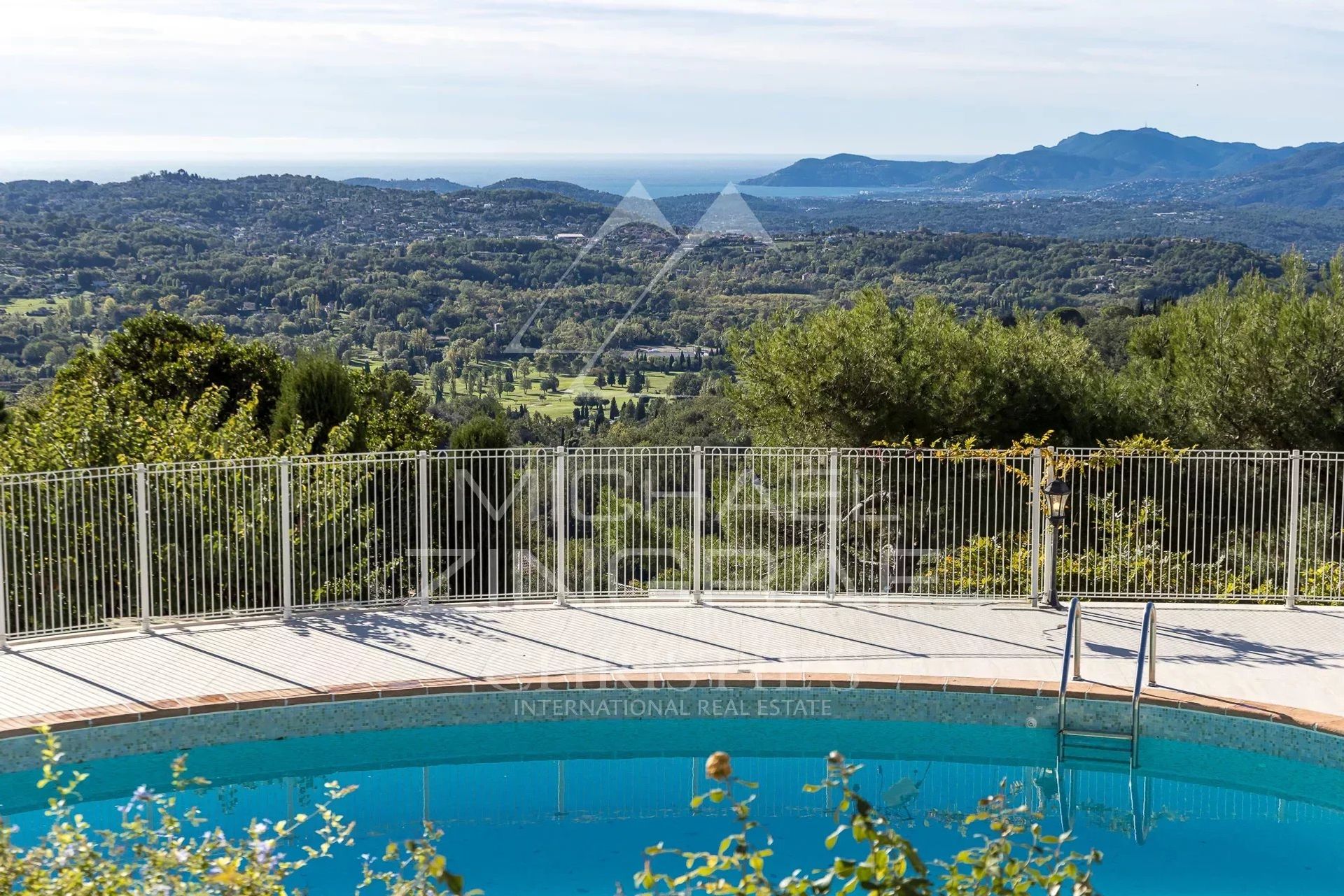 Résidentiel dans Châteauneuf-Grasse, Alpes-Maritimes 12383173