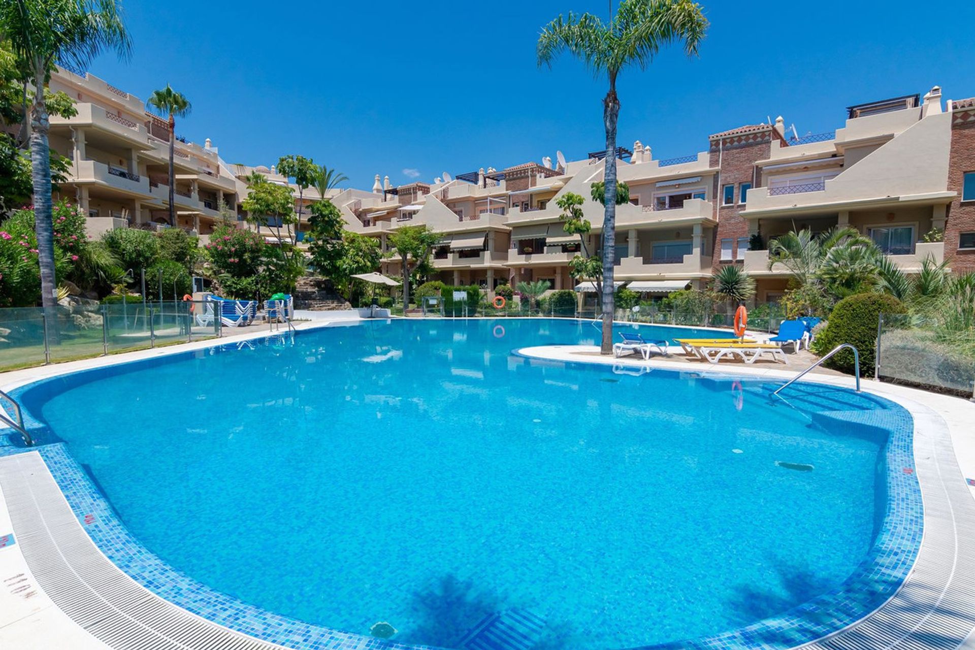 Condominium in Estepona, Andalusia 12385469