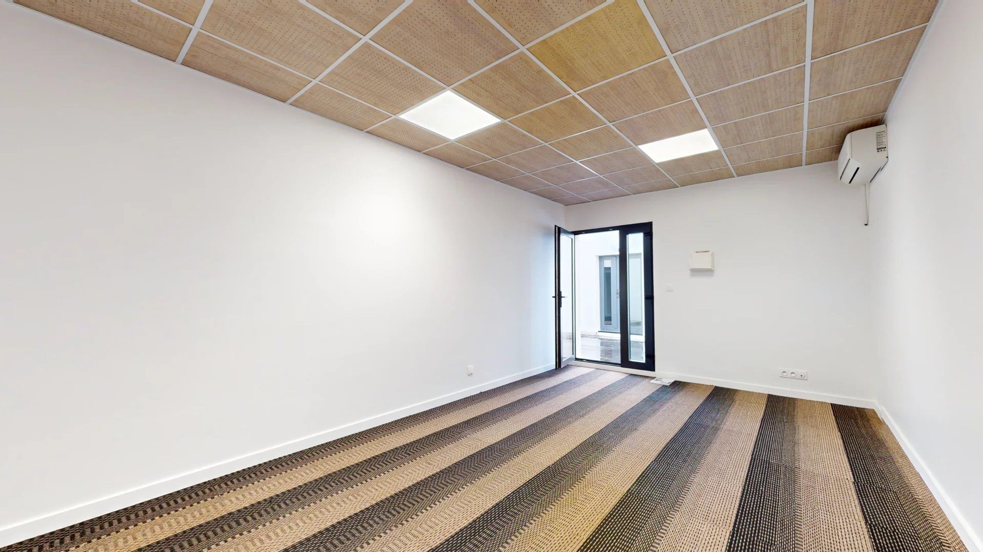 Büro im Montfermeil, Ile-de-France 12385921