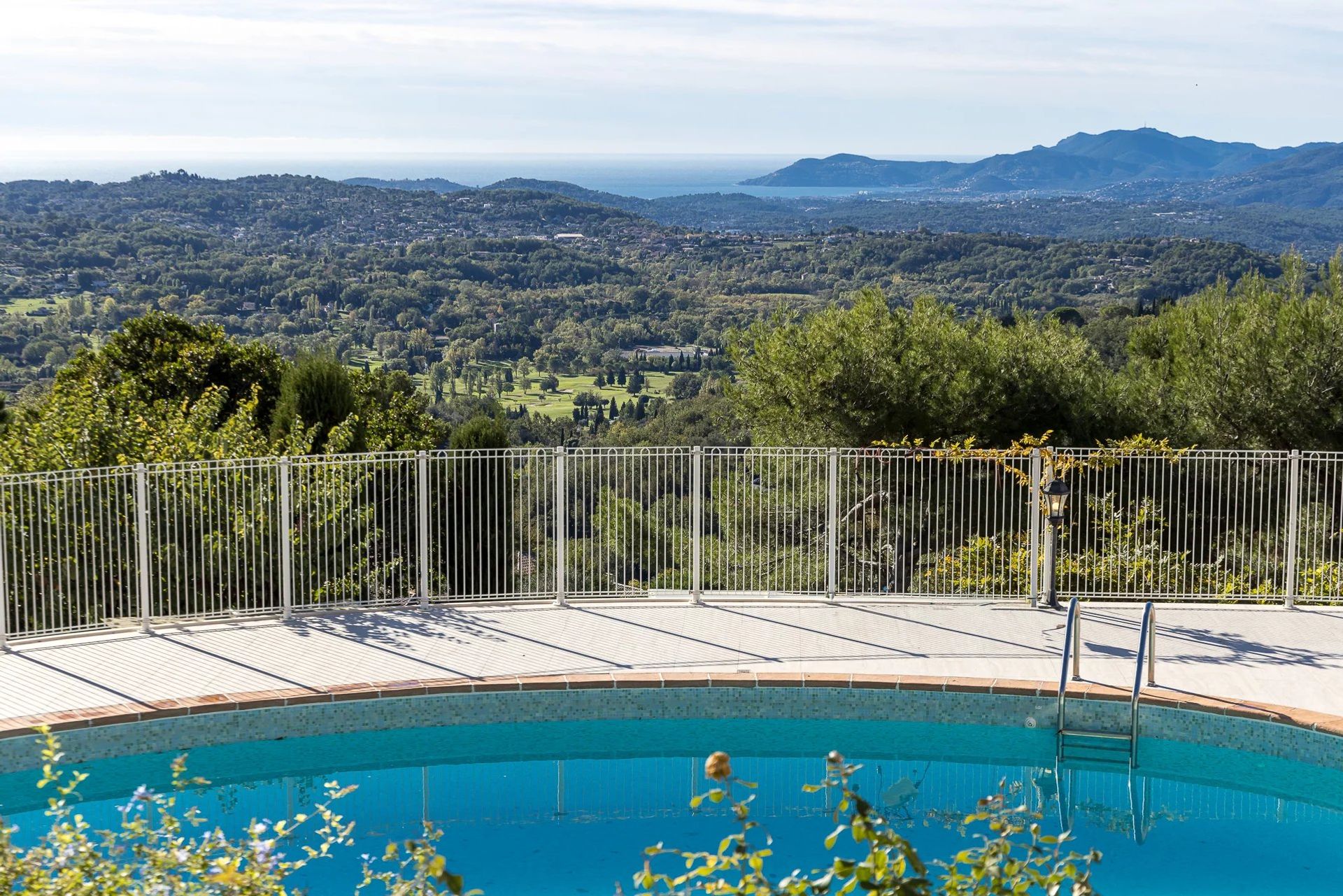 Dom w Châteauneuf-Grasse, Provence-Alpes-Côte d'Azur 12387055