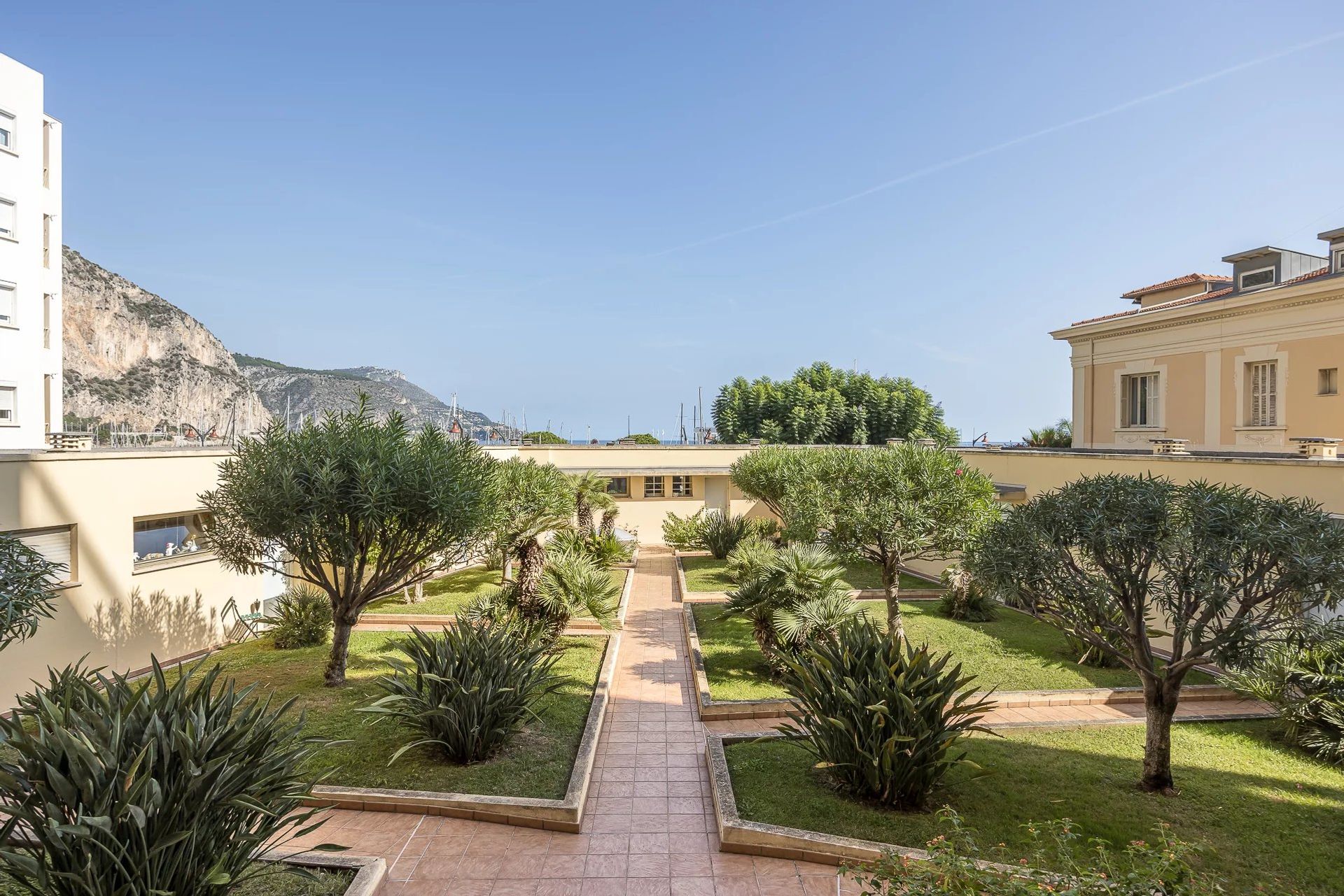 Condominio nel Beaulieu-sur-Mer, Provence-Alpes-Côte d'Azur 12387058