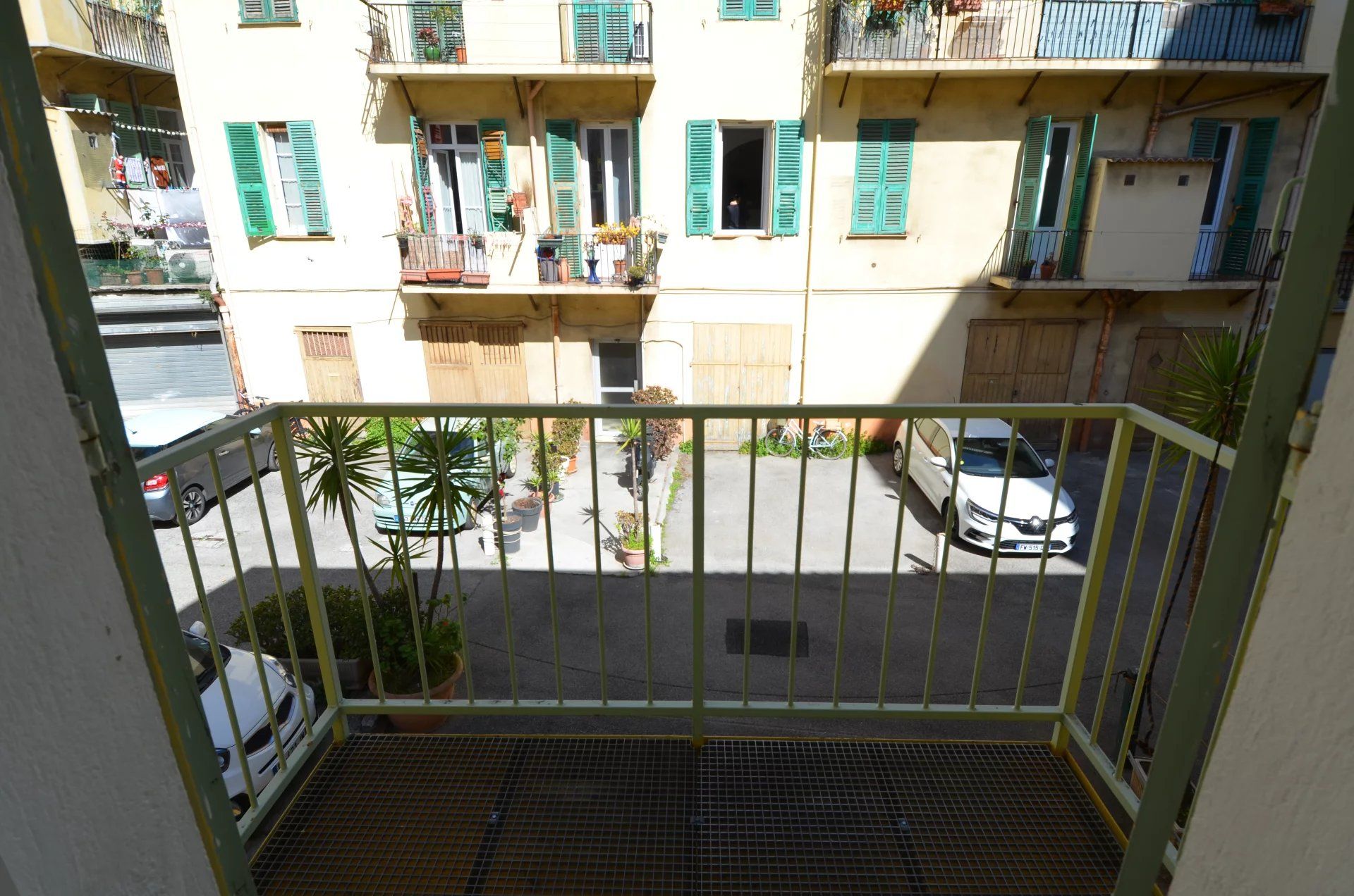 Condominium in Nice, Provence-Alpes-Cote d'Azur 12389157