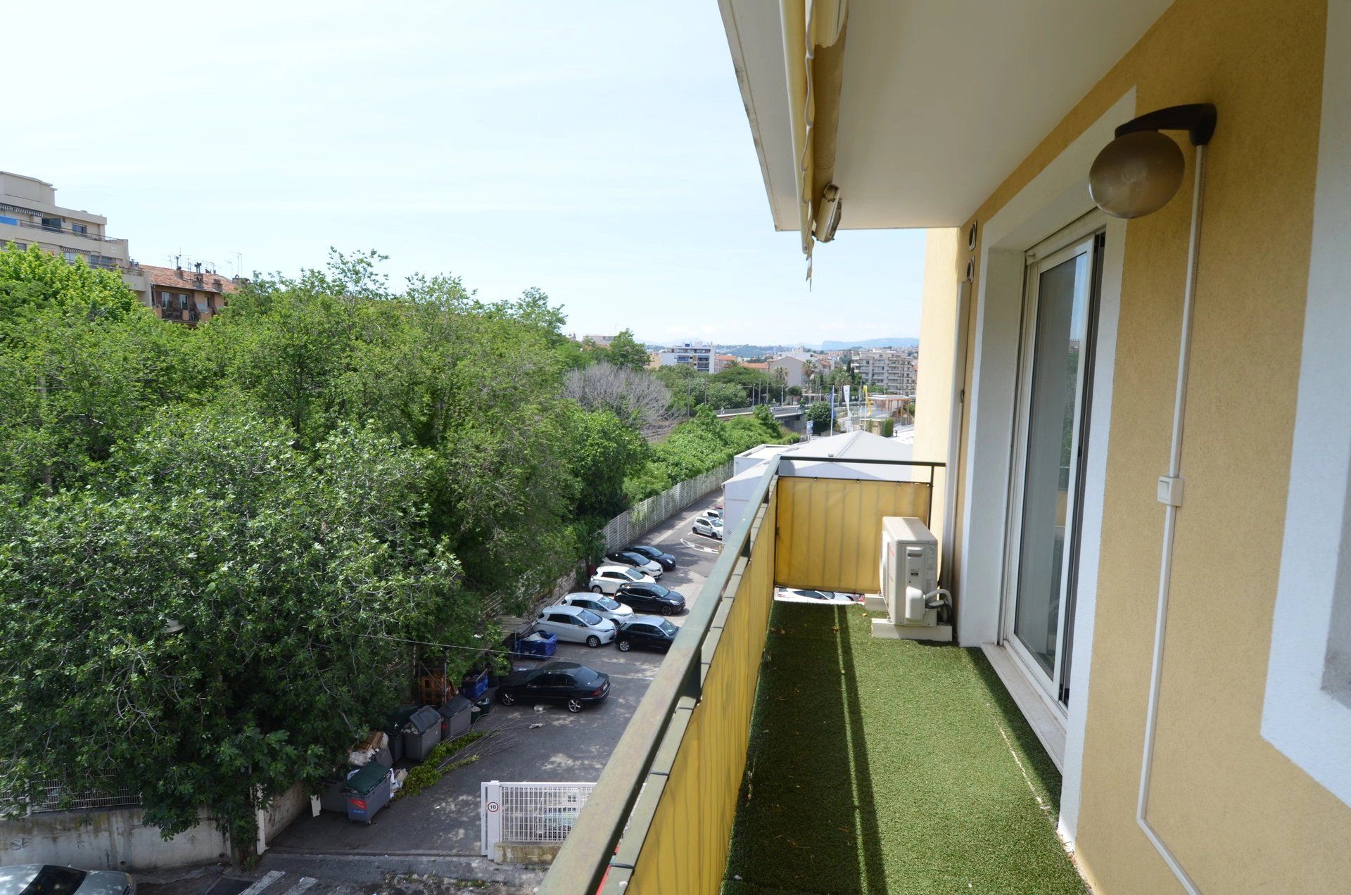 Condominium in Nice, Provence-Alpes-Cote d'Azur 12389171