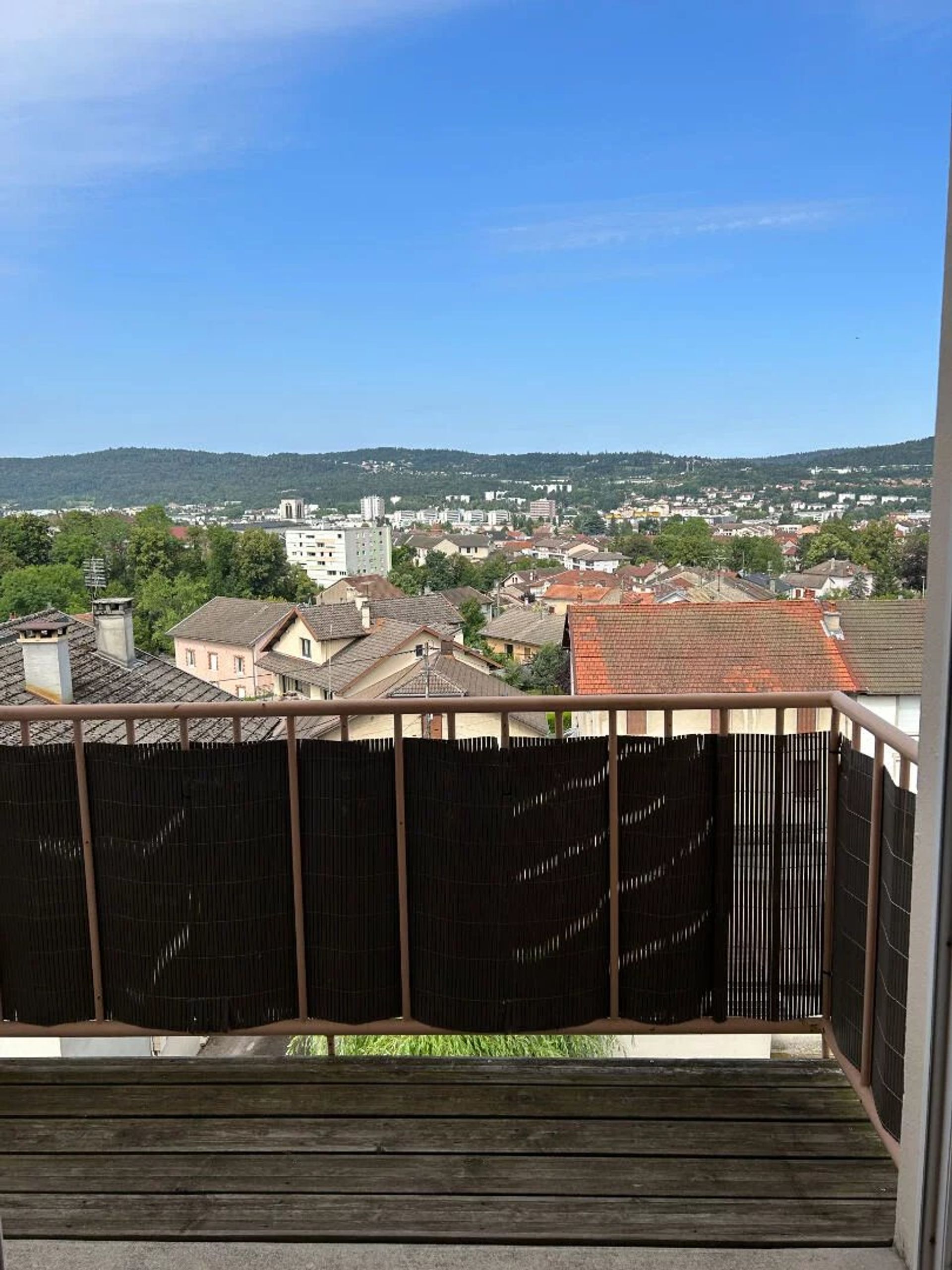 Osakehuoneisto sisään Oyonnax, Auvergne-Rhone-Alpes 12389300