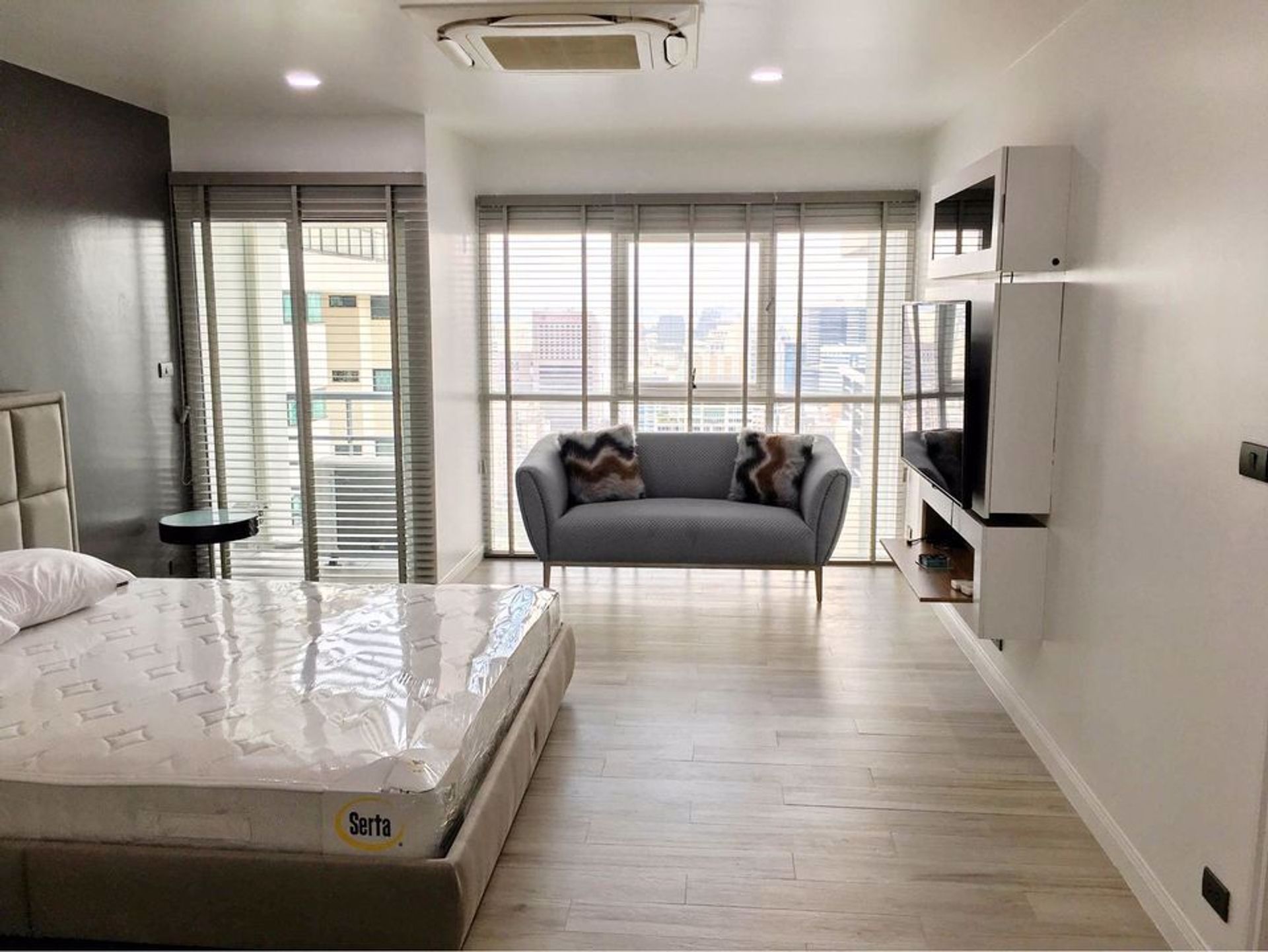 Condominium in Bang Rak, Krung Thep Maha Nakhon 12391533