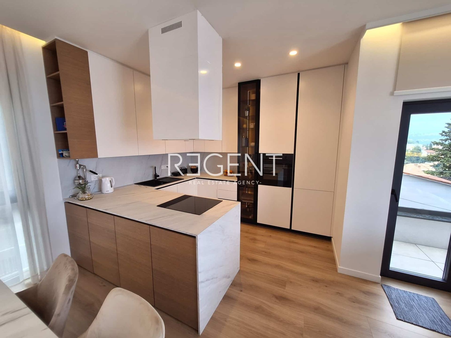 Condominium dans Rovinj, Istarska županija 12392303