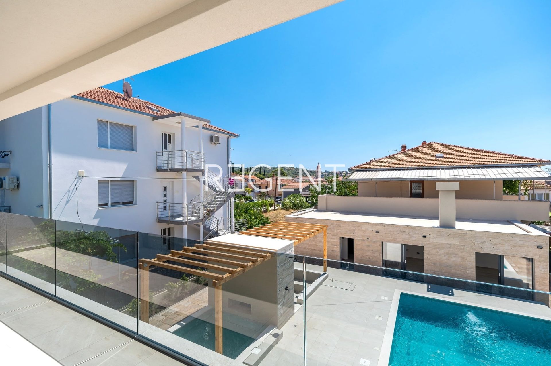 casa en Trogir, Splitsko-dalmatinska županija 12392431