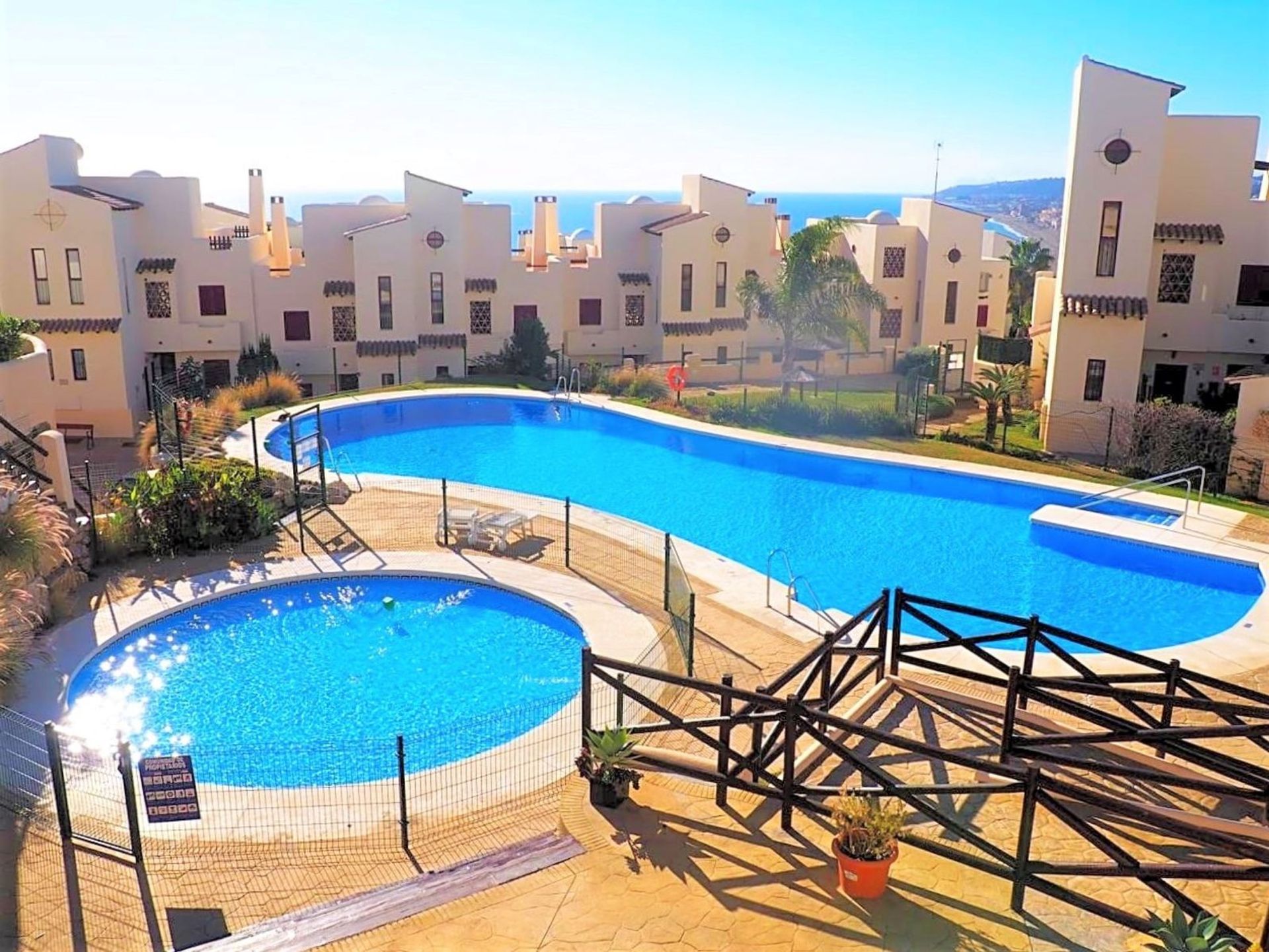 Condominium dans Puerto de la Duquesa, Andalusia 12392873