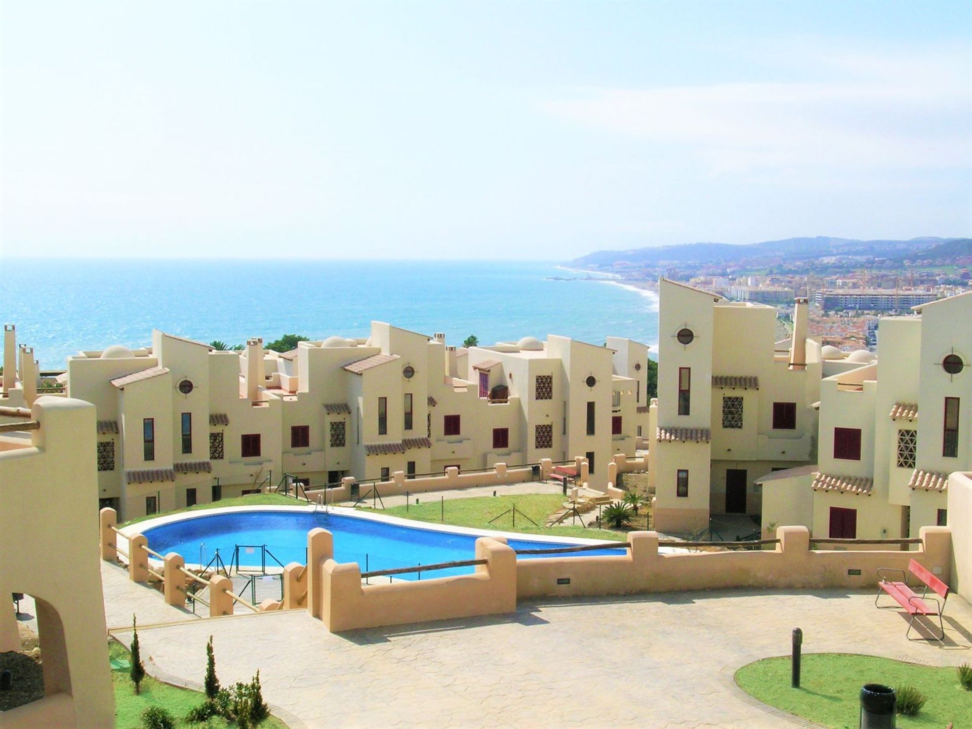 Condominium in Puerto de la Duquesa, Andalusia 12392873