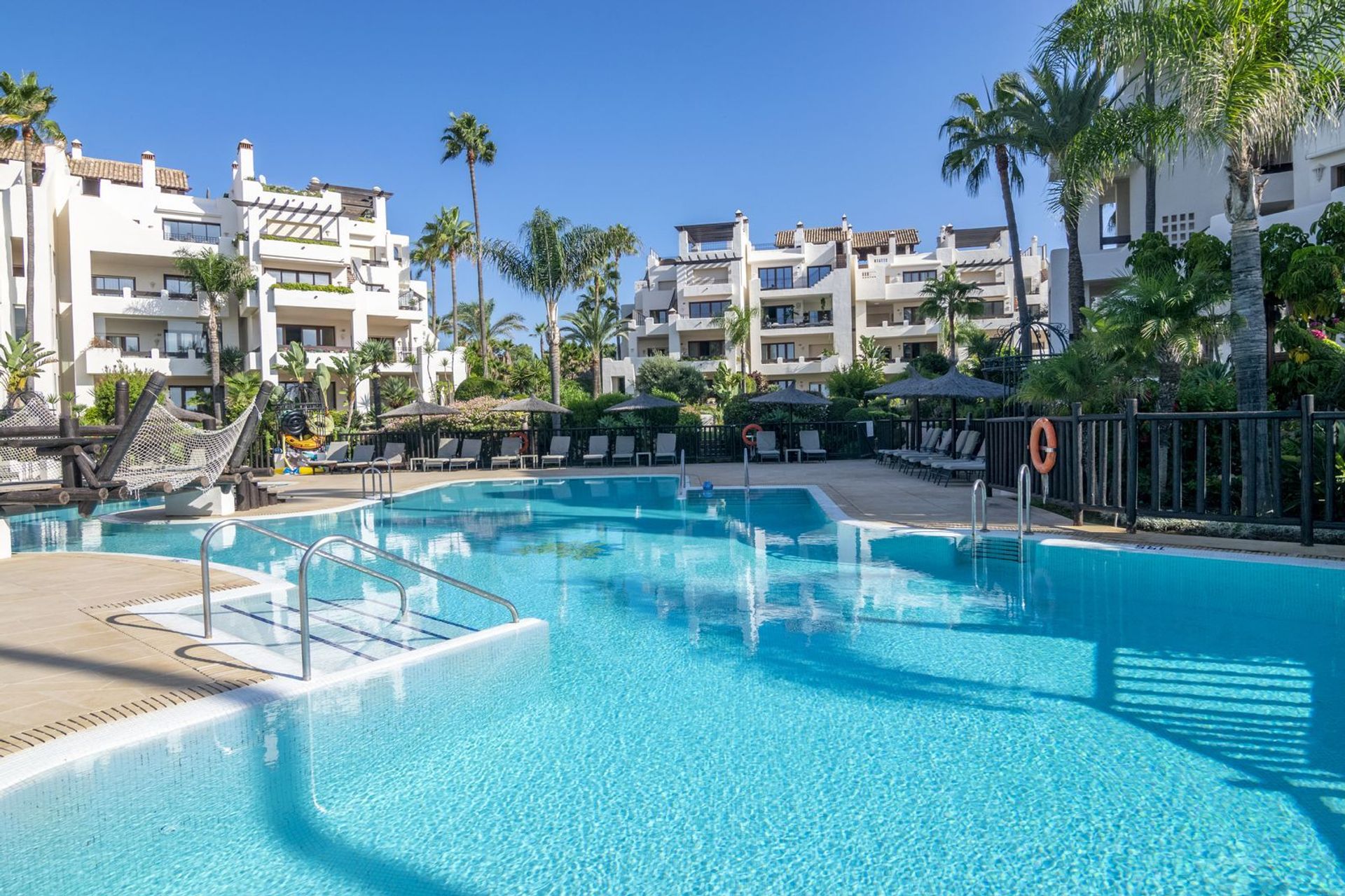 Condominium in Benahavis, Andalusia 12393040