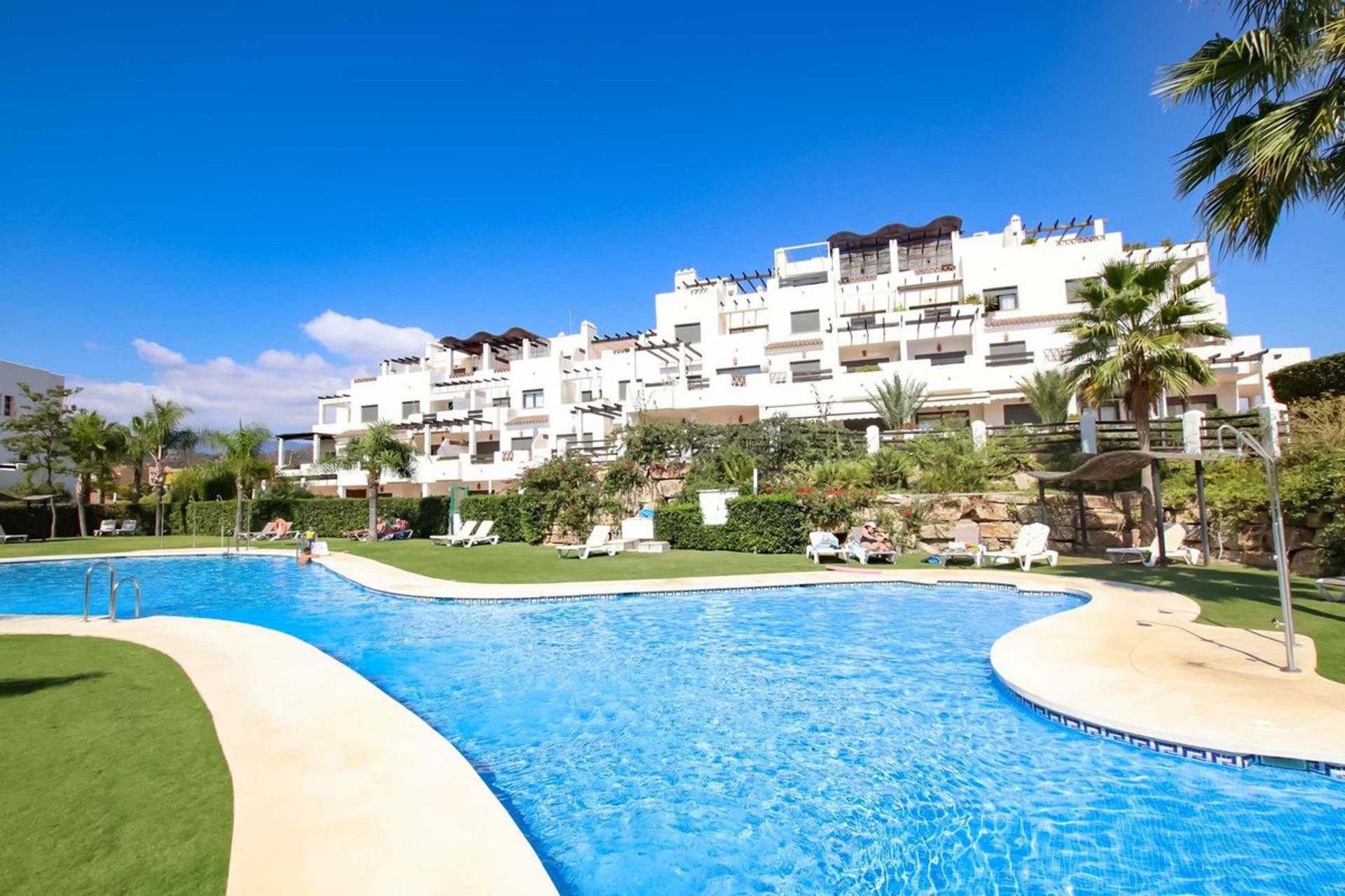 Eigentumswohnung im Estepona, Andalusien 12394446