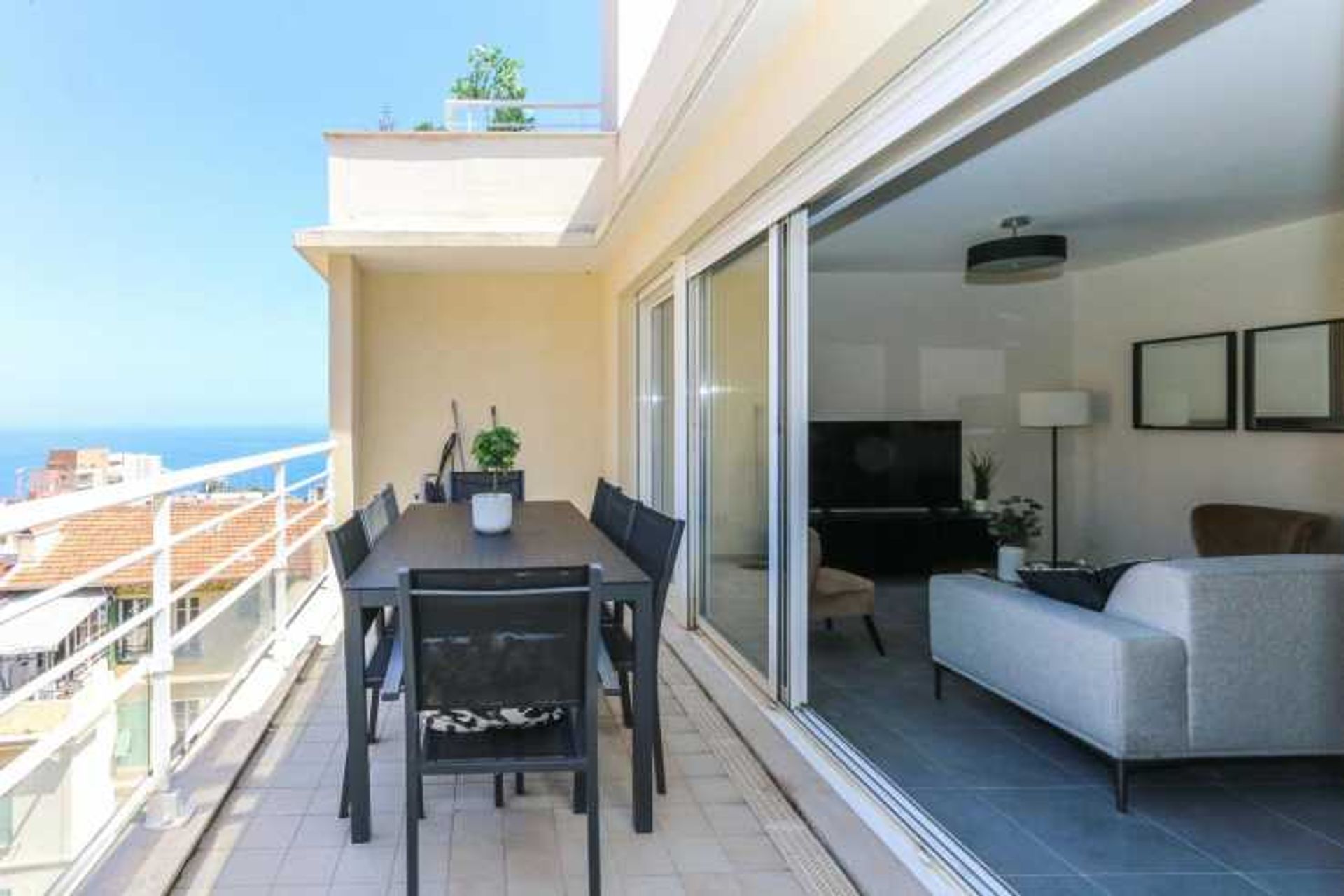 Condominium in Beausoleil, Provence-Alpes-Côte d'Azur 12394733