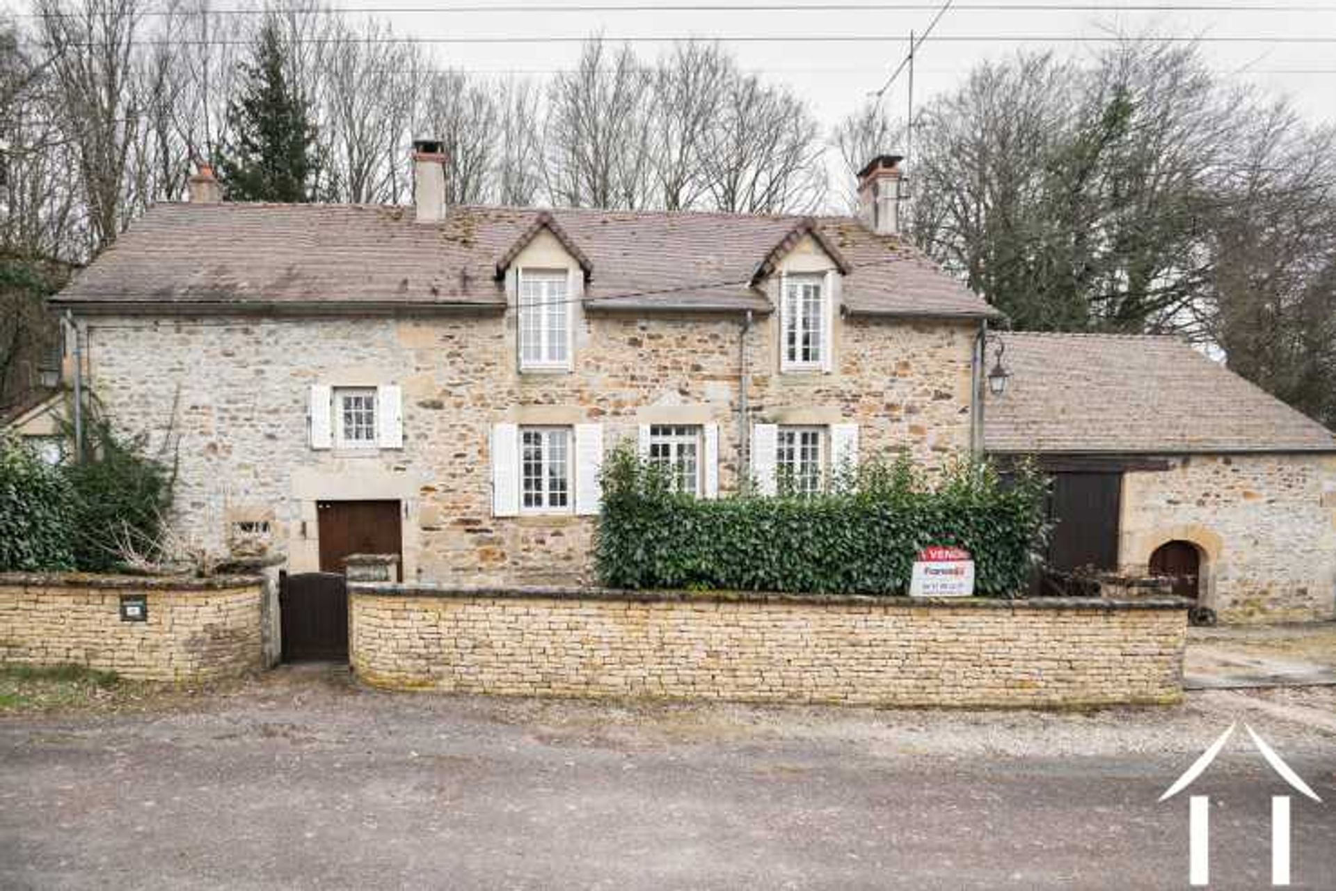 公寓 在 Sully, Bourgogne-Franche-Comte 12394744