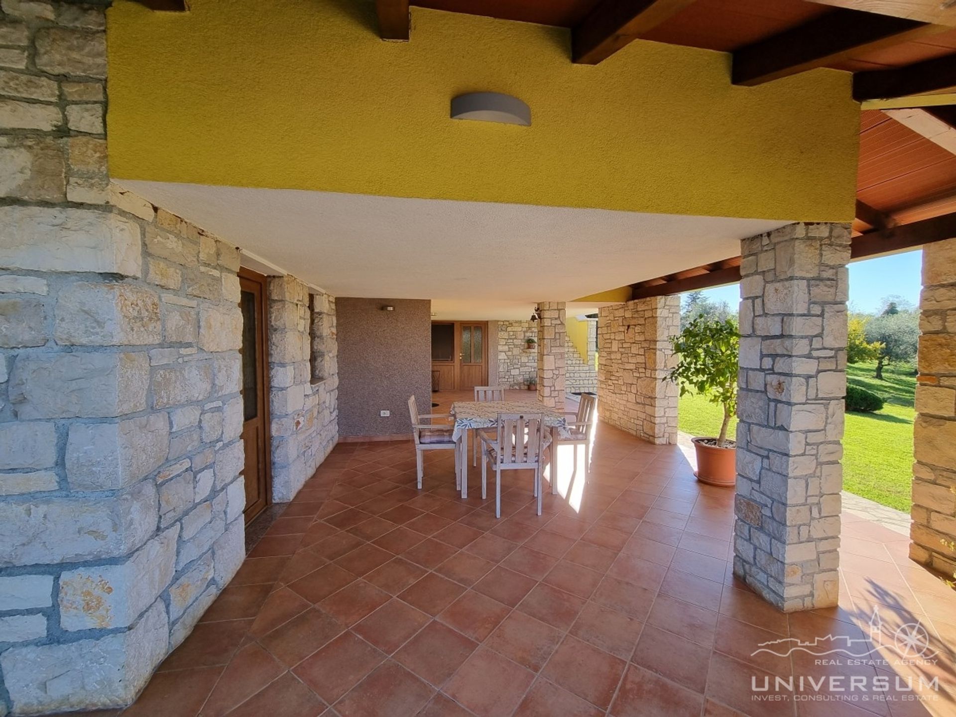 Residential in Brtonigla, Istria County 12395439