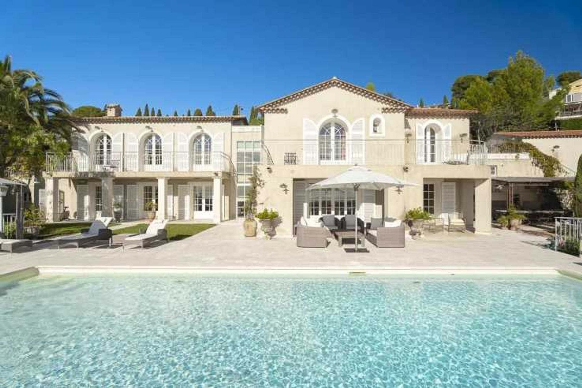 House in Mougins, Provence-Alpes-Cote d'Azur 12395761