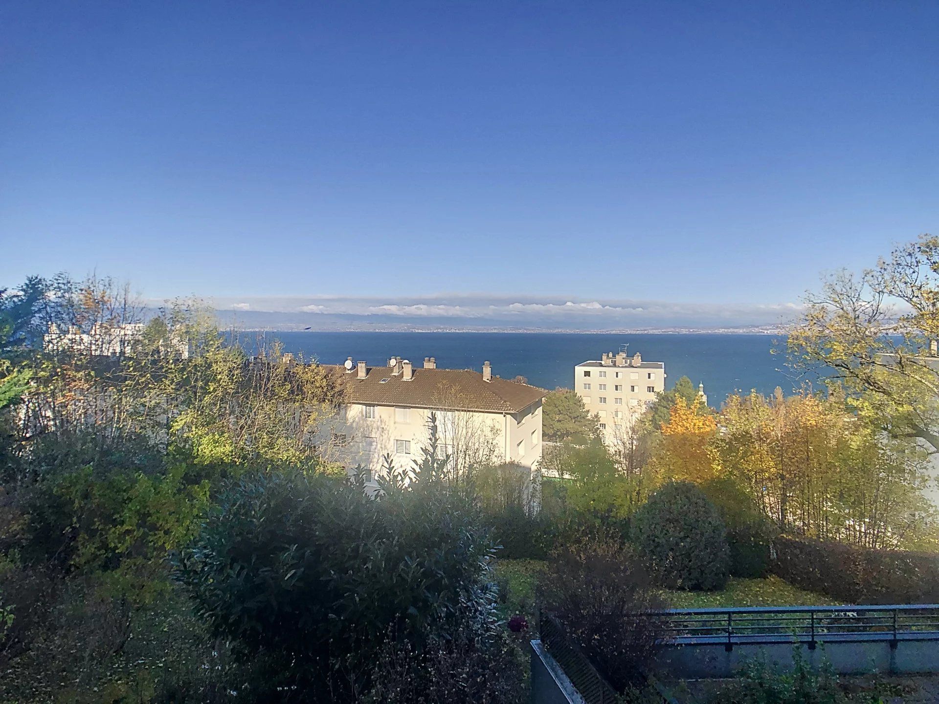 Condominium in Evian-les-Bains, Auvergne-Rhone-Alpes 12397830