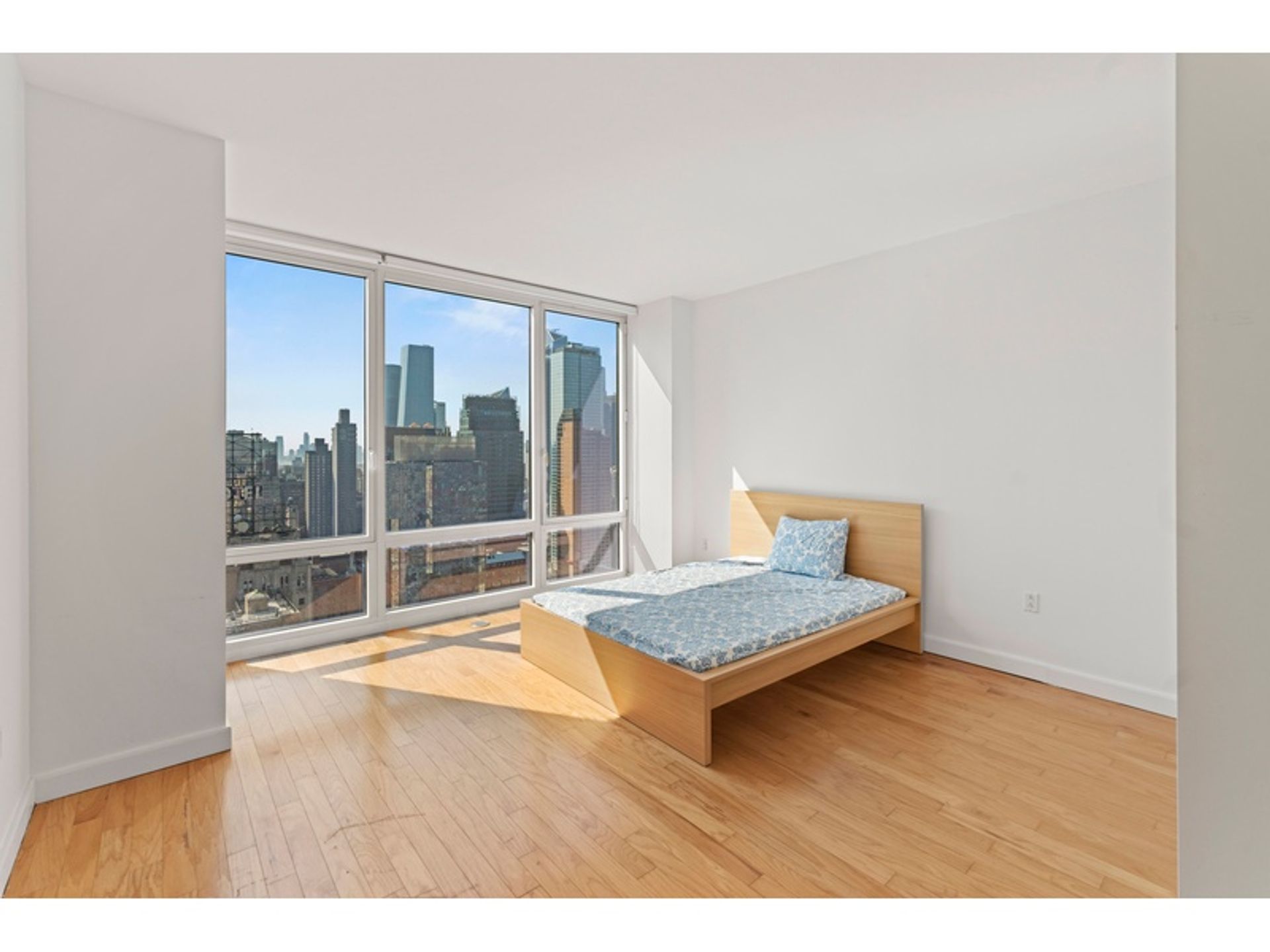 Condominium in New York, New York 12398037