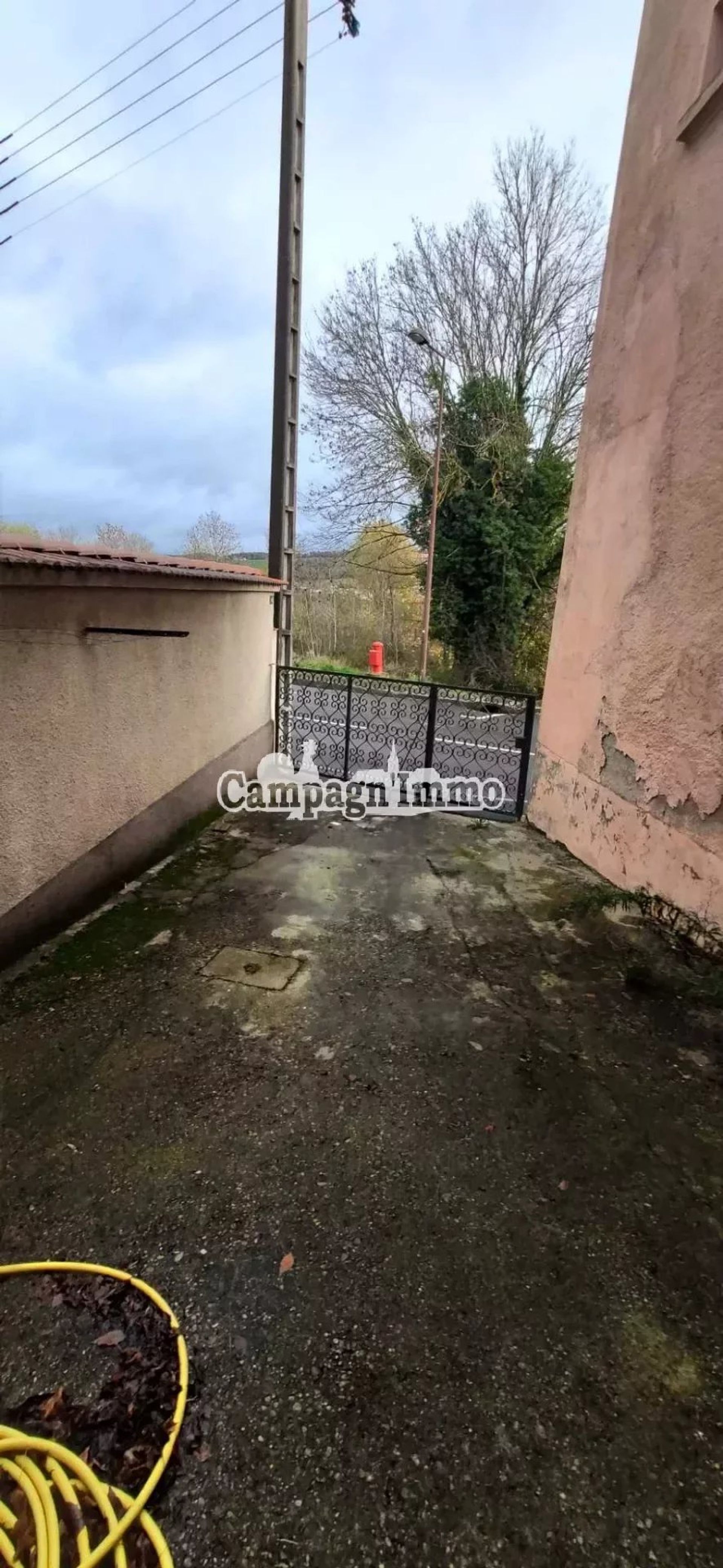 loger dans Villechenève, Auvergne-Rhône-Alpes 12400173