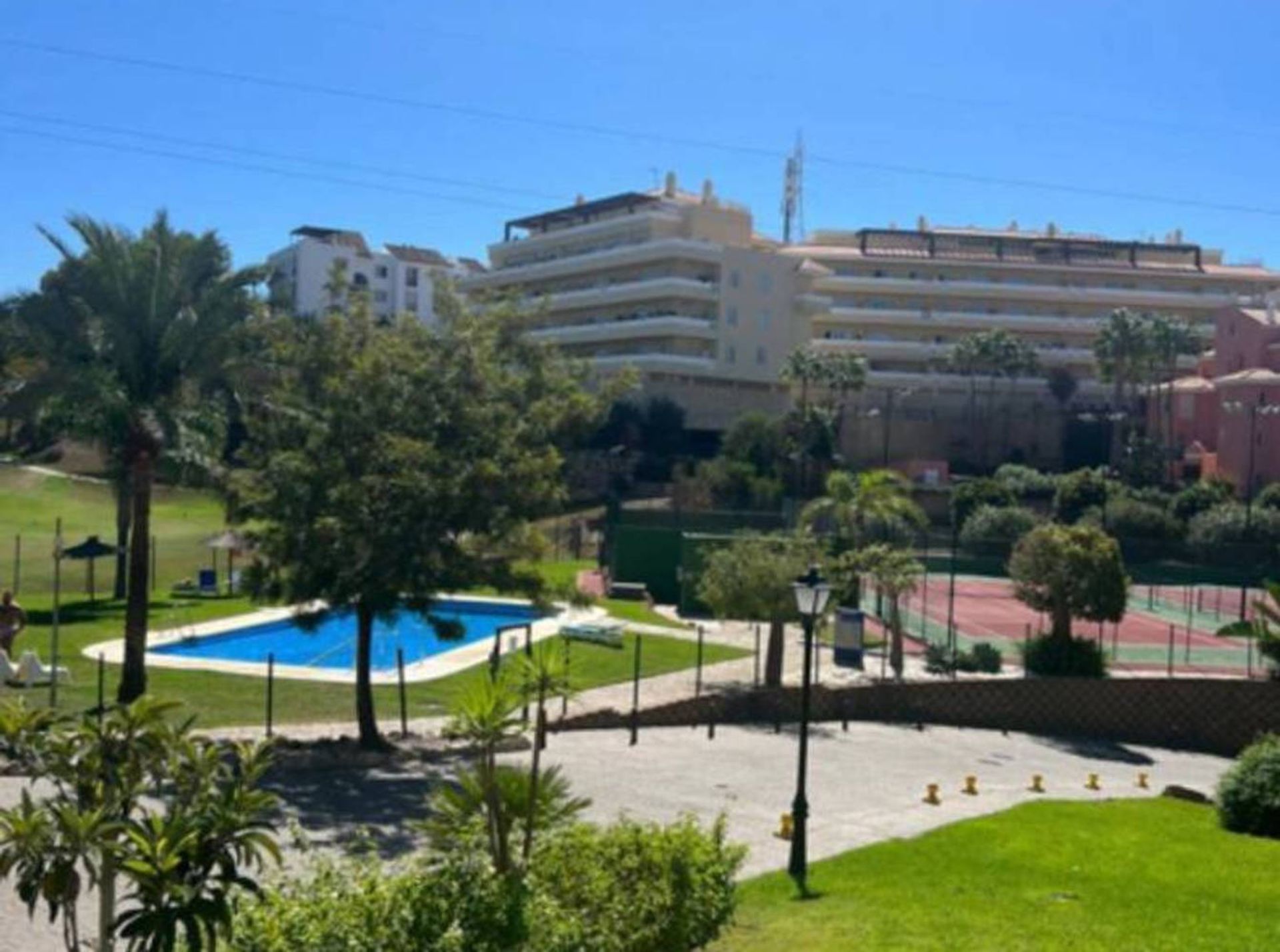 Condominium dans Fuengirola, Calle Zafiro 12400291