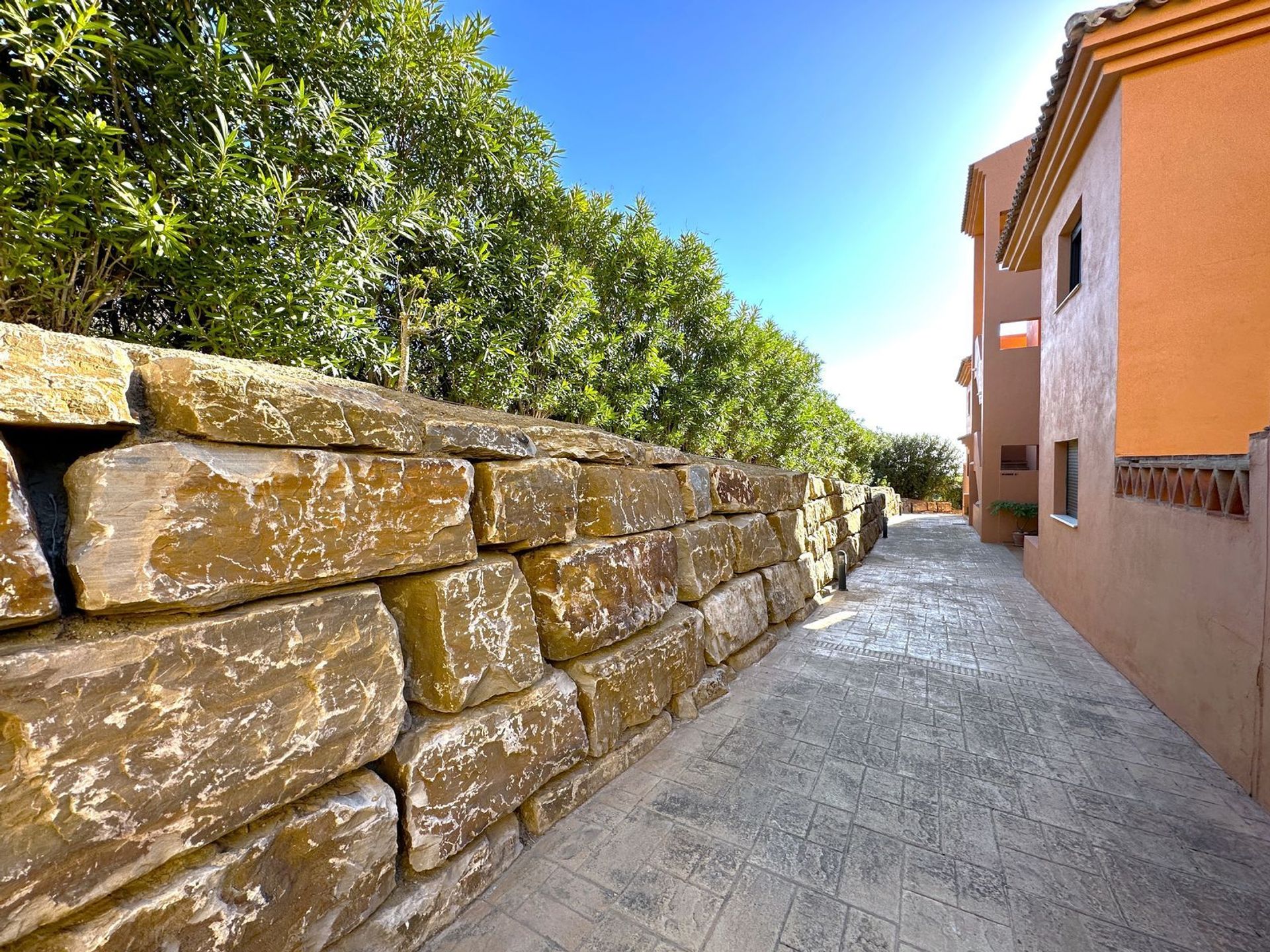 Condominium in Casares, Andalucía 12401730