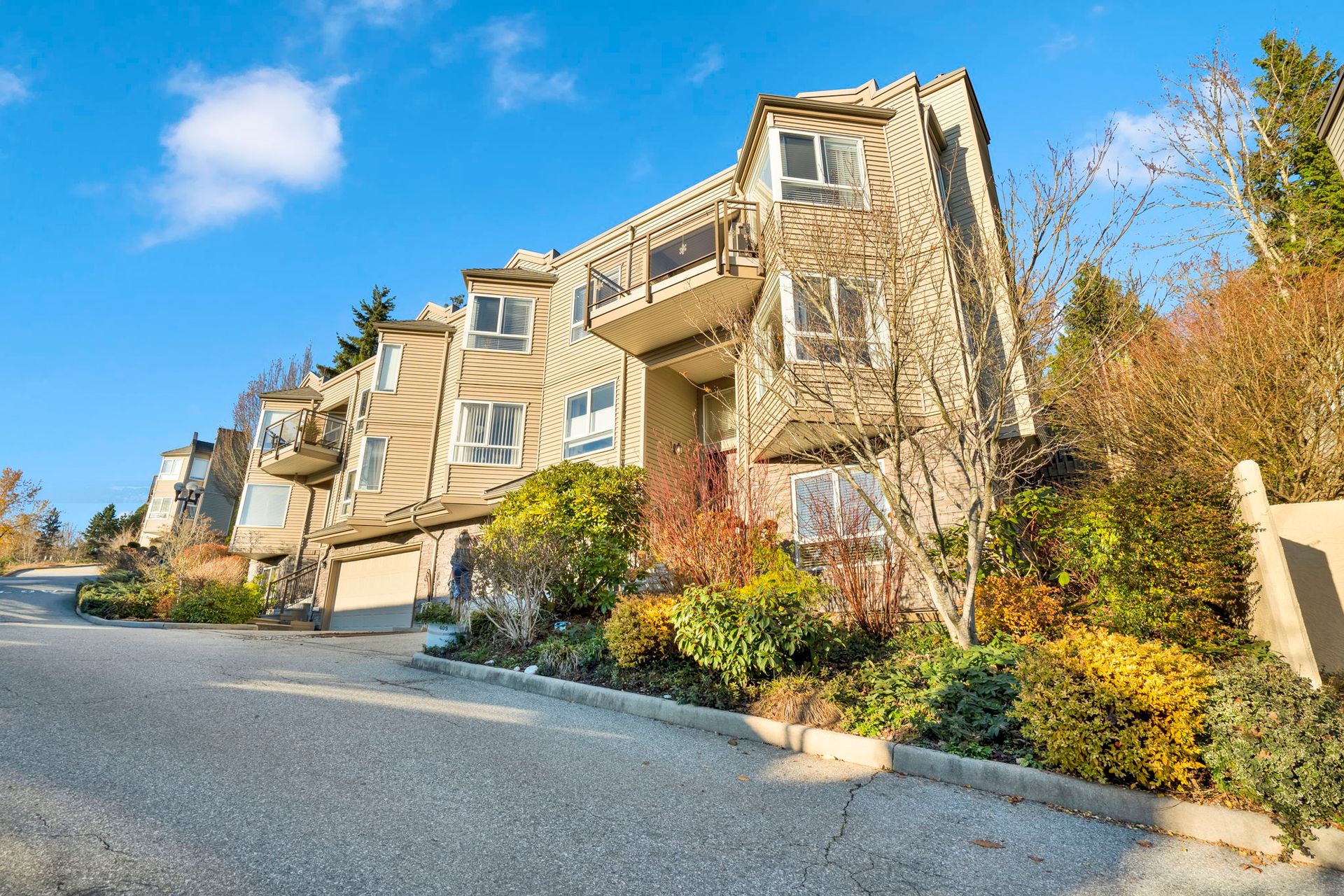 דירות מרובות ב Coquitlam, 1215 Lansdowne Drive 12403080